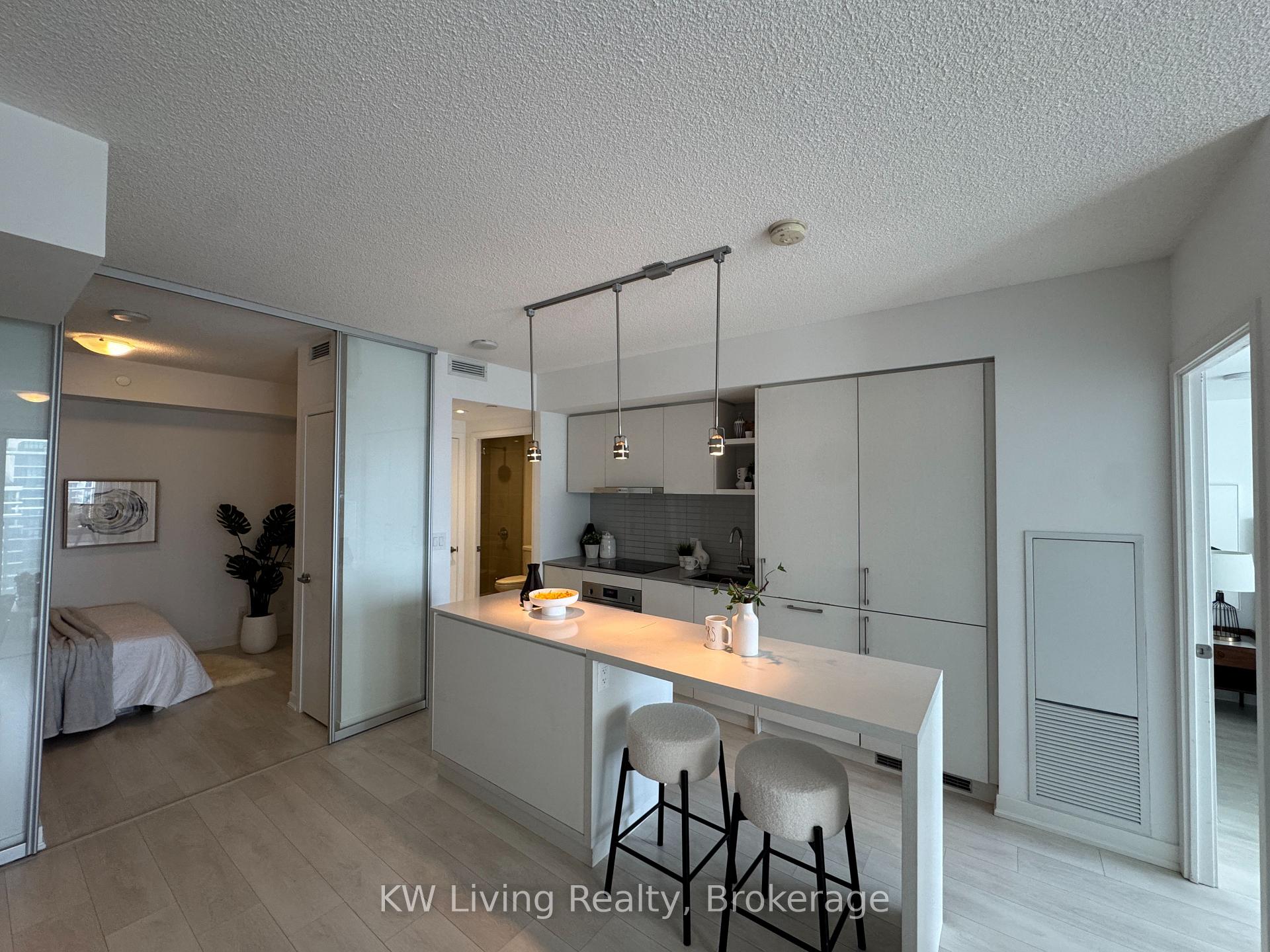 Photo 3 of Unit 5006, 100 Harbour Street, Toronto, Waterfront Communities — HOMEH