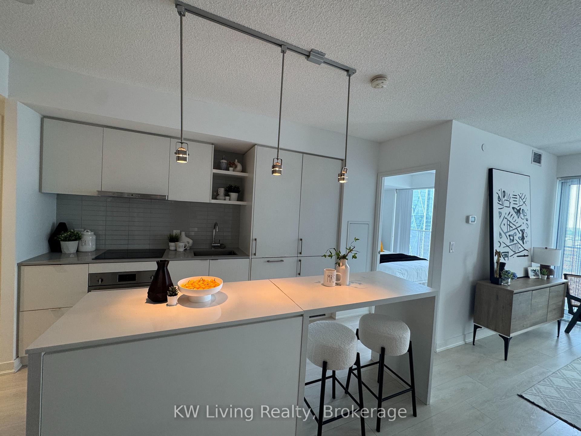 Photo 4 of Unit 5006, 100 Harbour Street, Toronto, Waterfront Communities — HOMEH