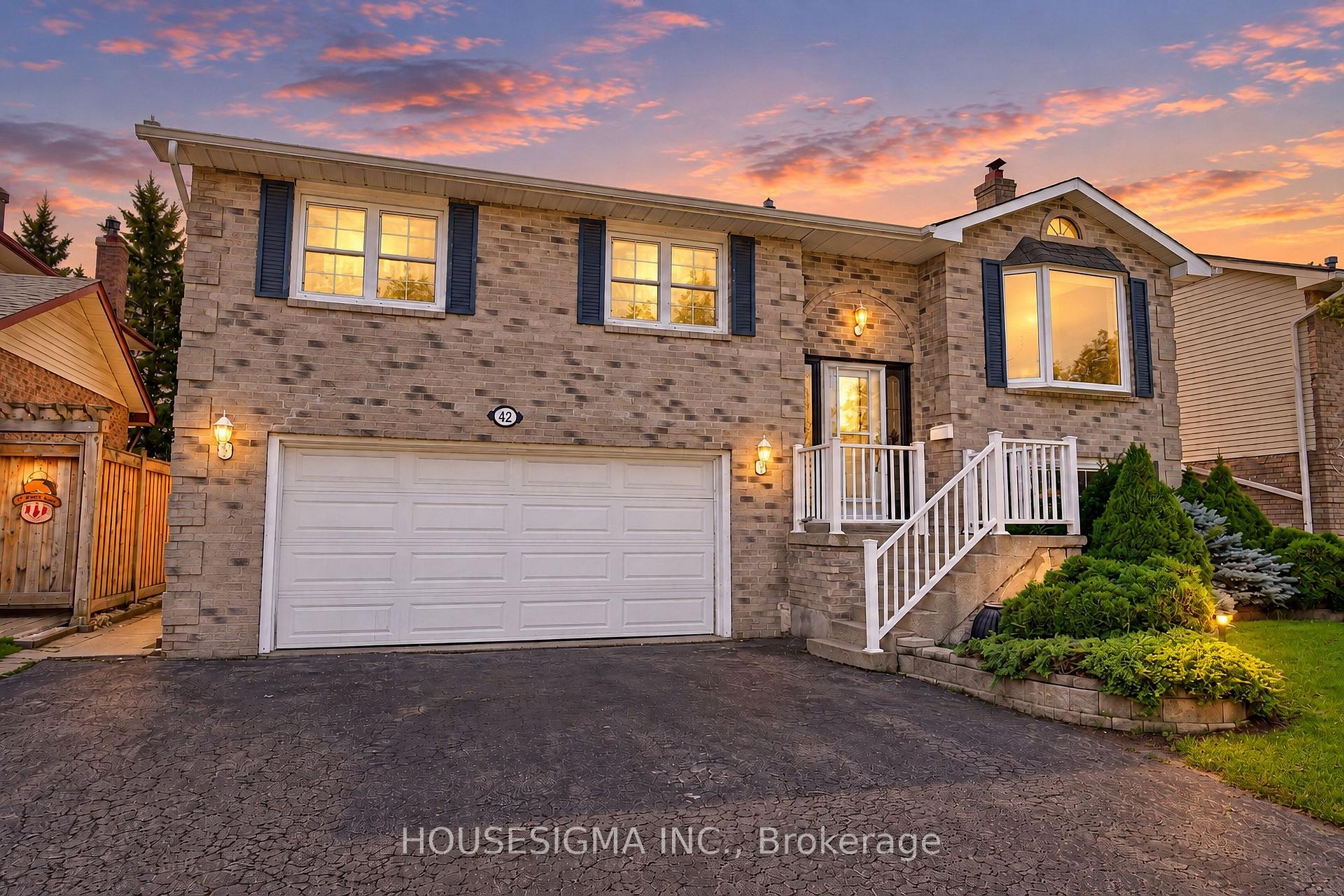 Photo 3 of 42 Cherry Blossom Crescent, Clarington, Courtice — HOMEH