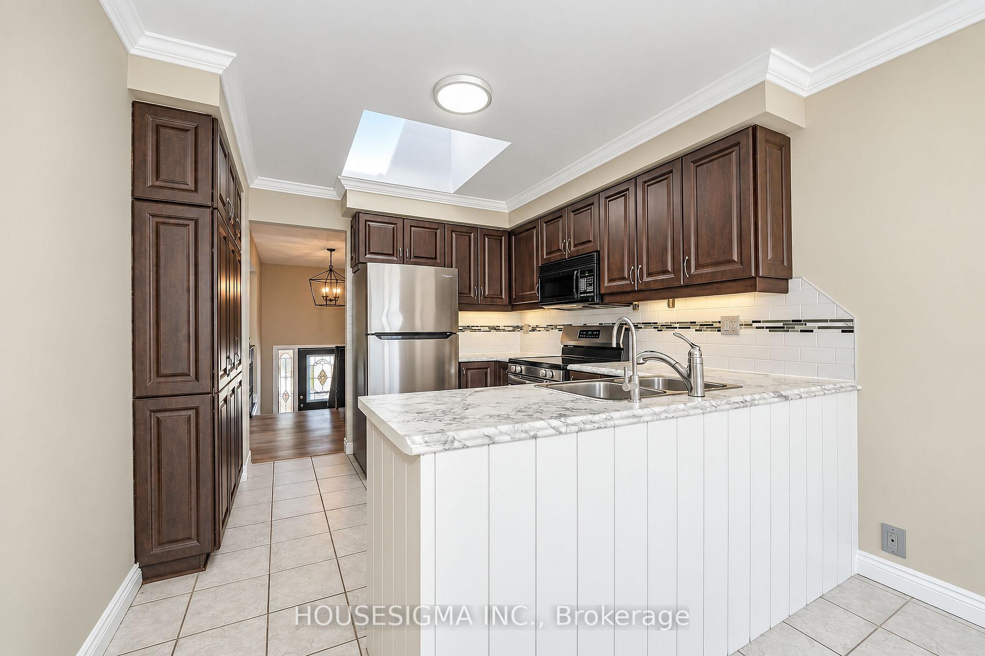 Photo 11 of 42 Cherry Blossom Crescent, Clarington, Courtice — HOMEH