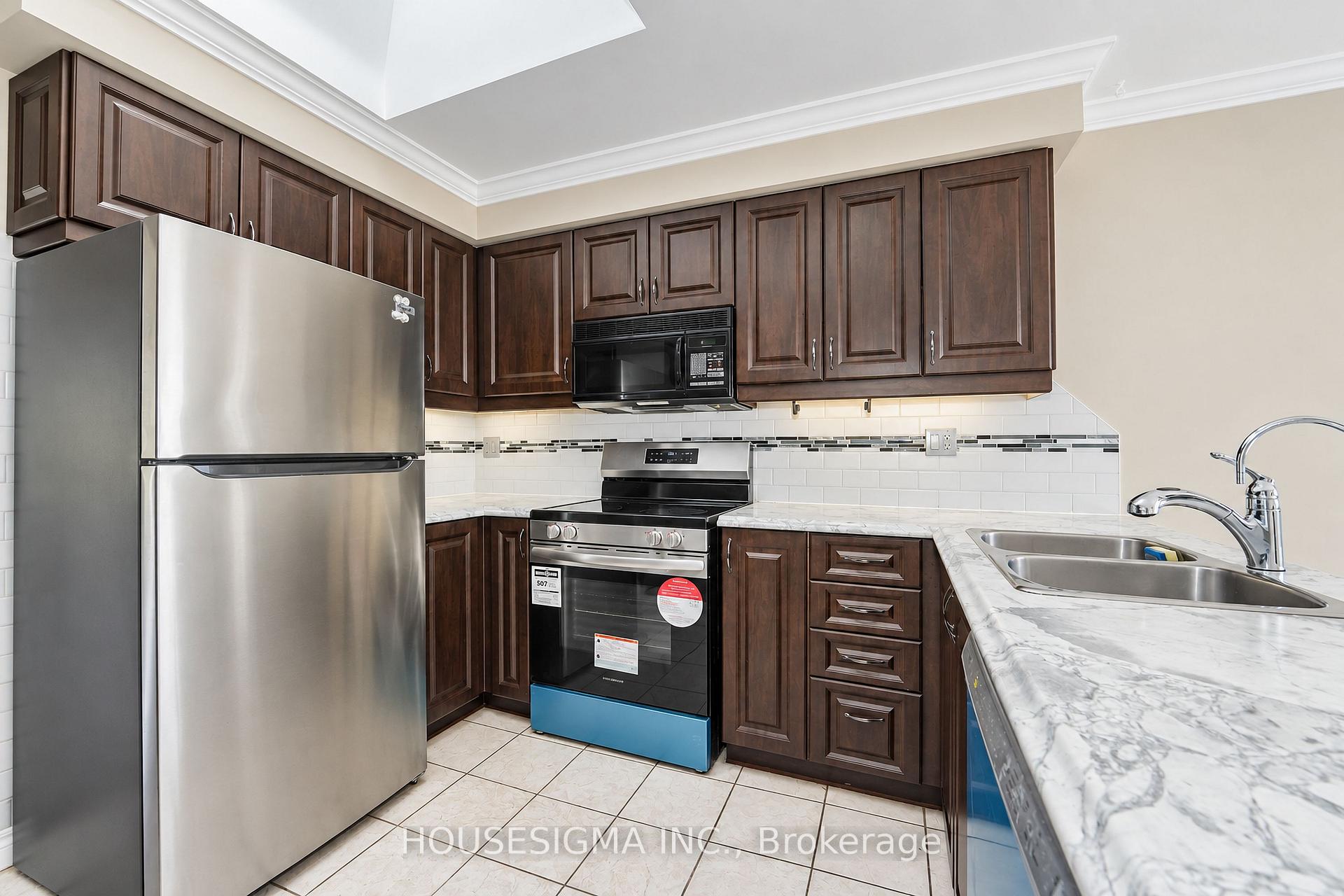 Photo 12 of 42 Cherry Blossom Crescent, Clarington, Courtice — HOMEH