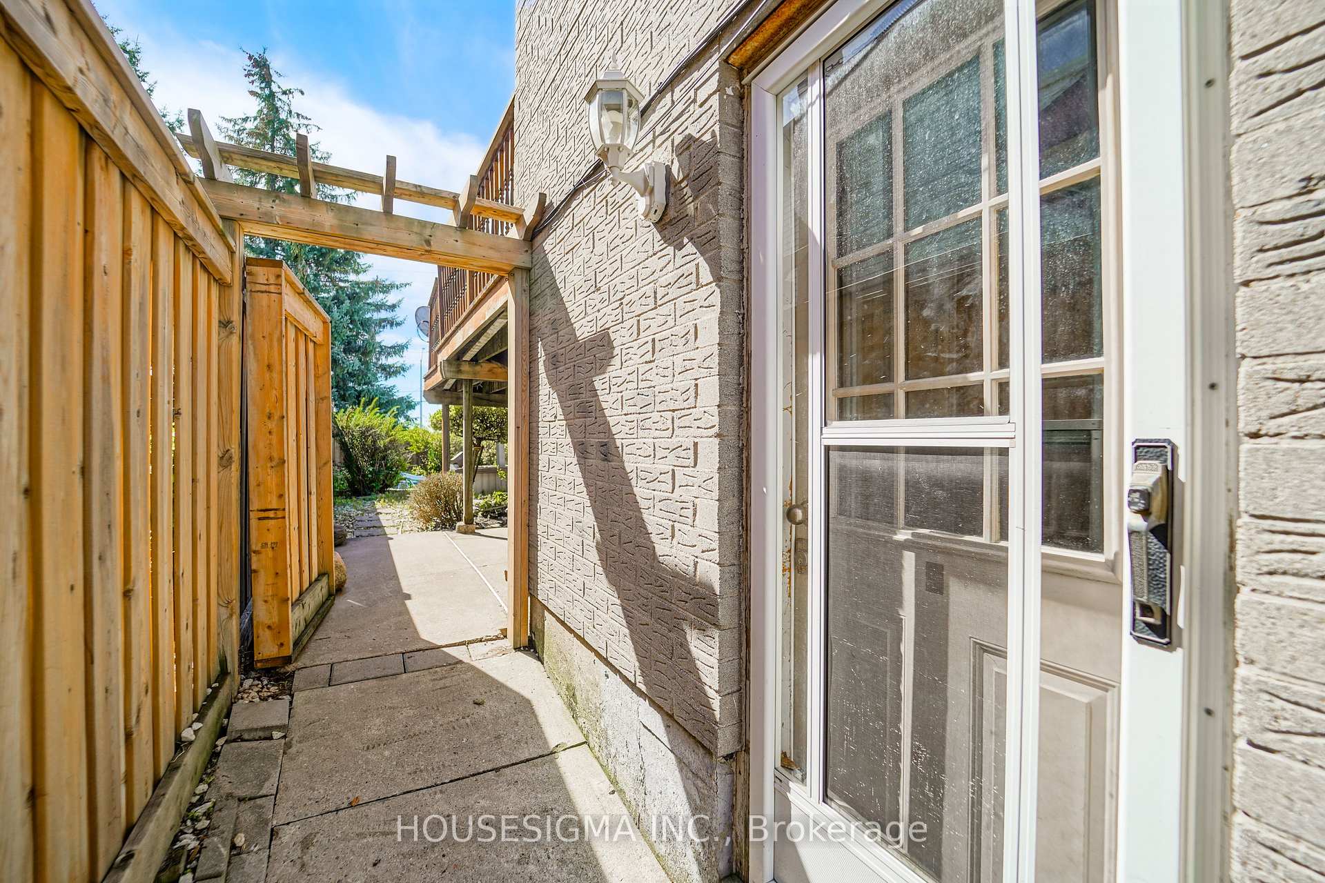 Photo 25 of 42 Cherry Blossom Crescent, Clarington, Courtice — HOMEH