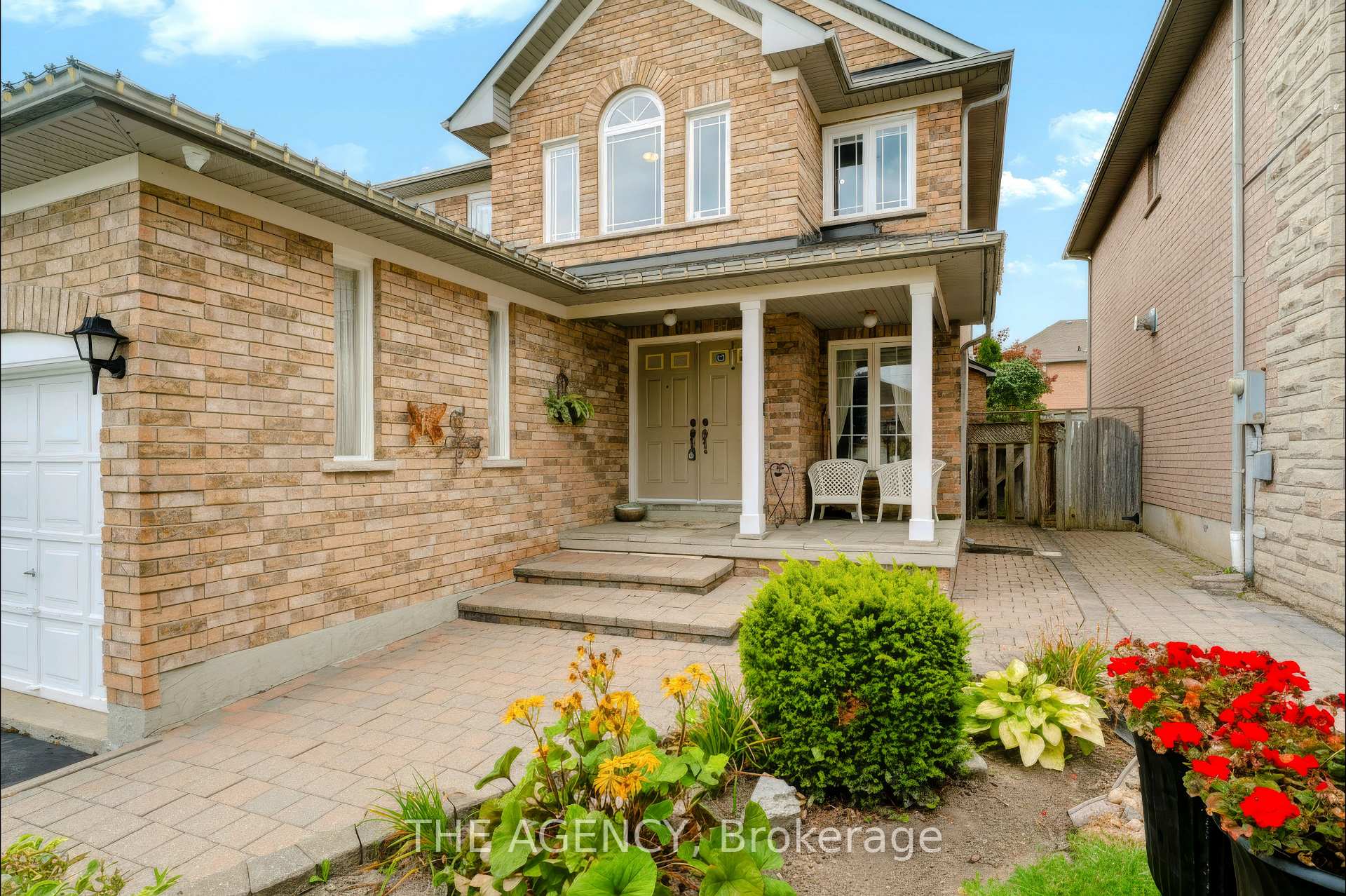 Photo 2 of 17 Sparta Court, Markham, Rouge Fairways — HOMEH