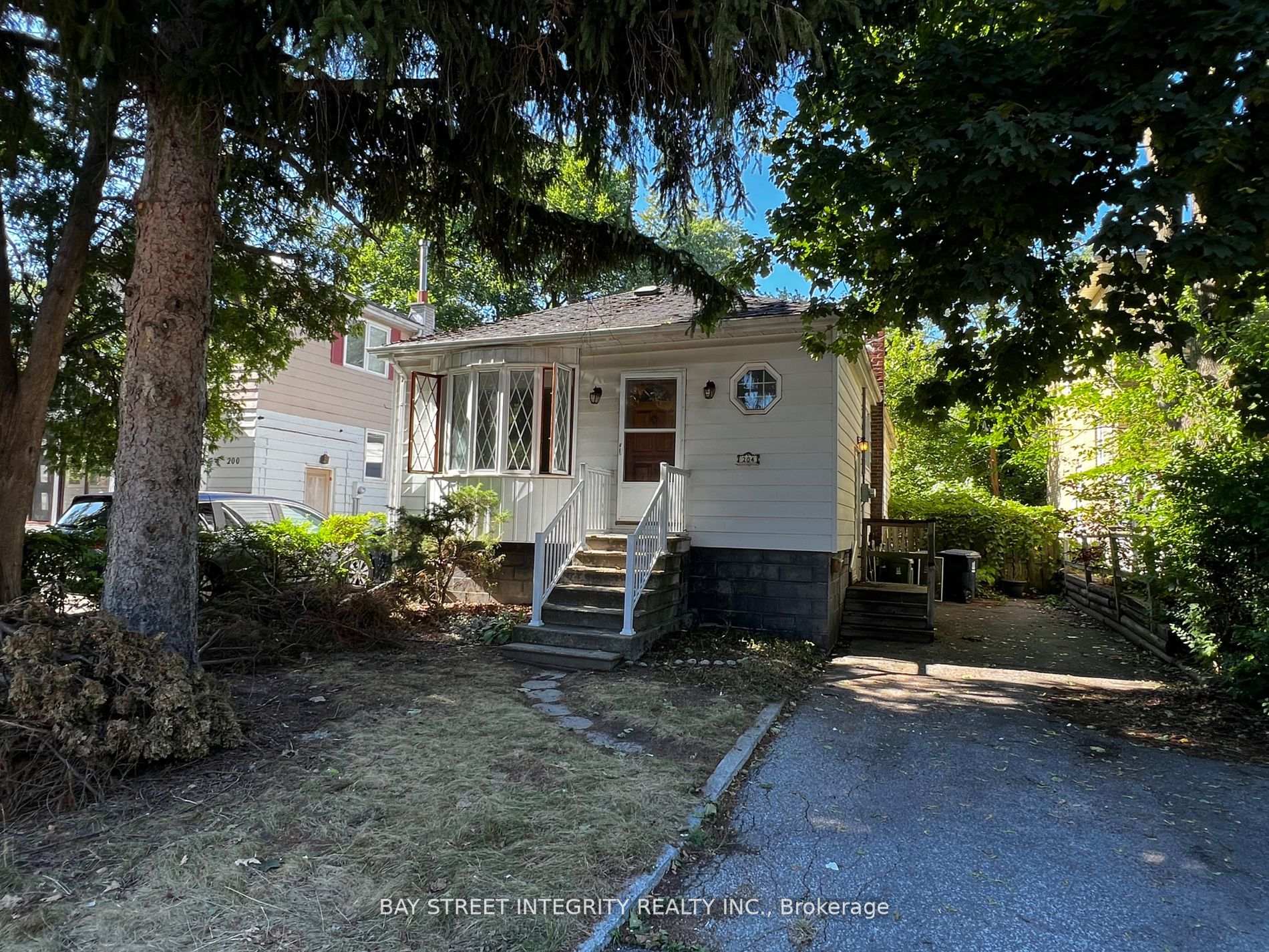 Front of 204 Greenfield Avenue