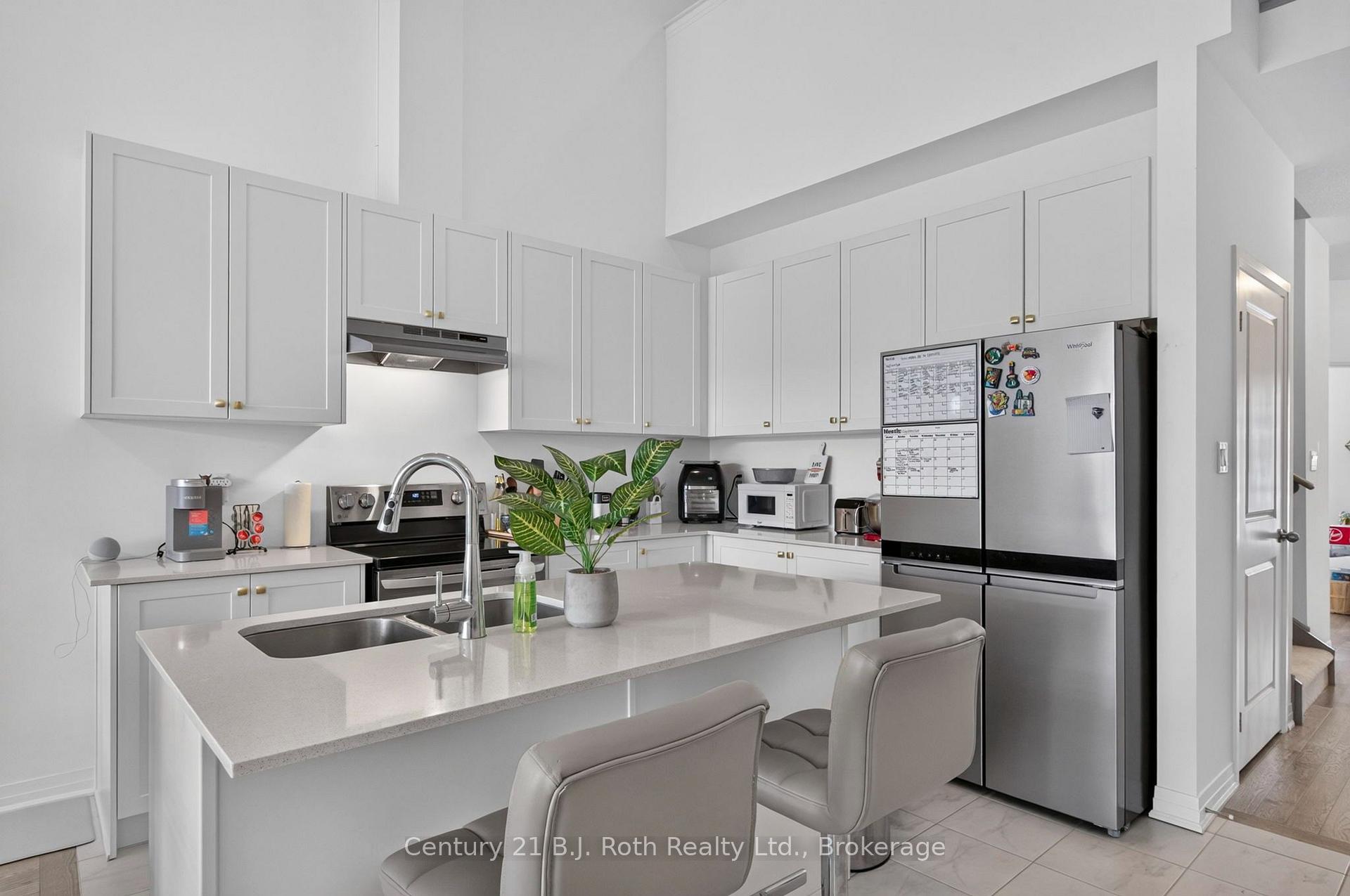 Photo 5 of 543 Hudson Crescent, Midland — HOMEH