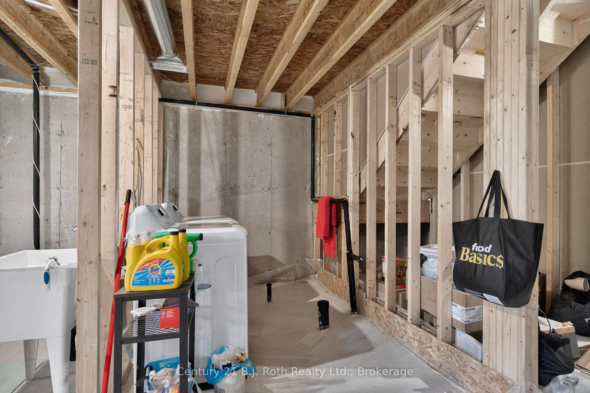 Photo 33 of 543 Hudson Crescent, Midland — HOMEH