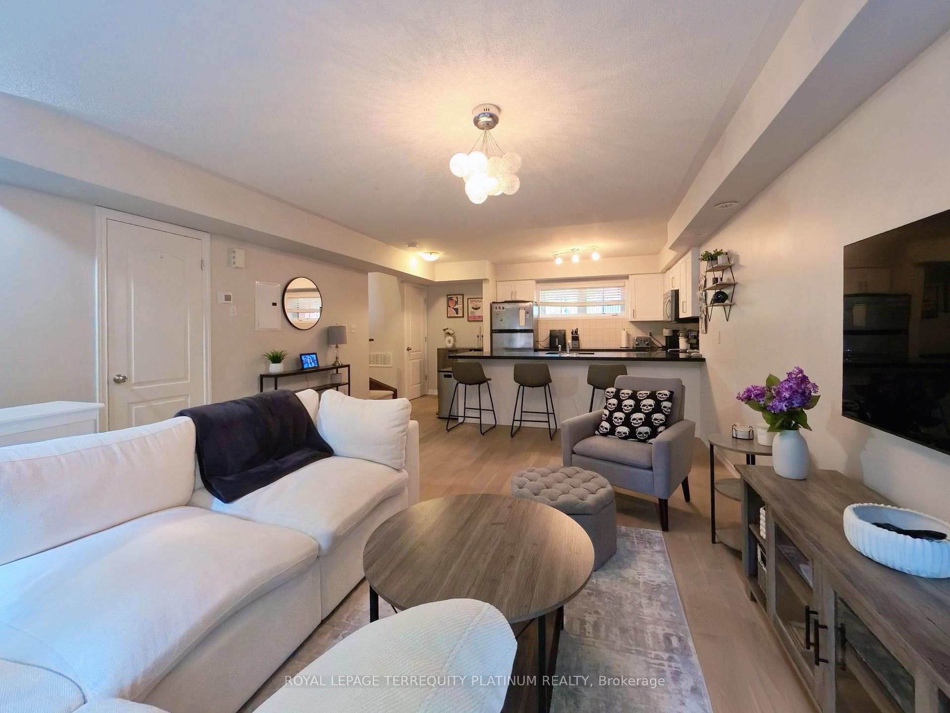 Photo 2 of Unit 23, 2468 Post Road, Oakville, River Oaks — HOMEH