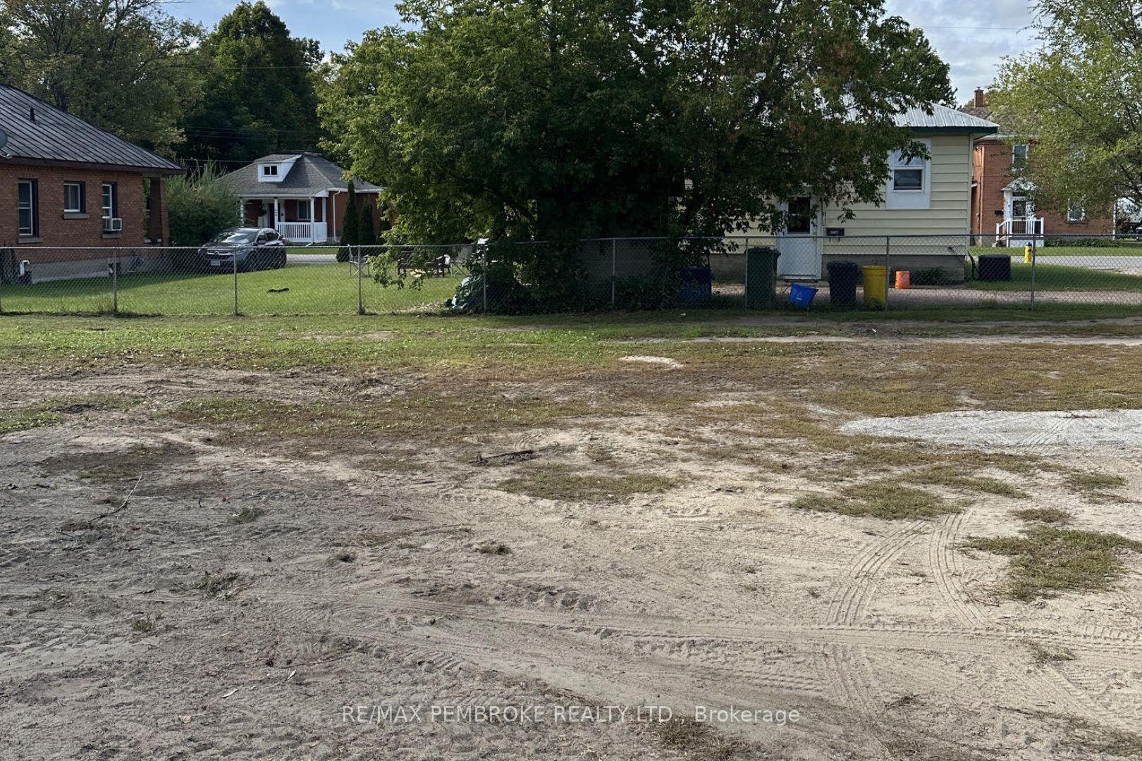 Photo 2 of 363 First Avenue, Pembroke, Pembroke — HOMEH