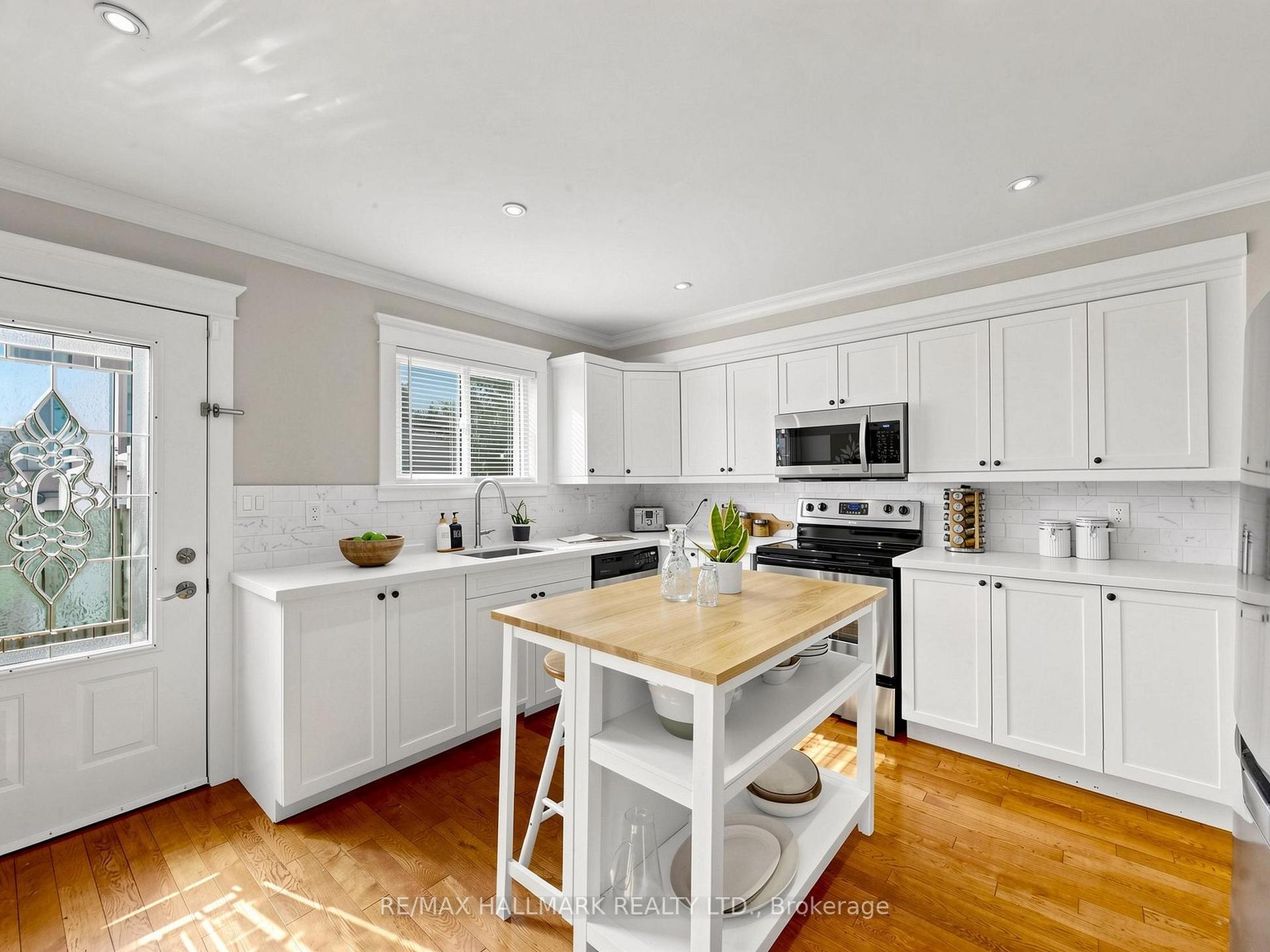 Photo 15 of 108 Knox Avenue, Toronto, Greenwood-Coxwell — HOMEH