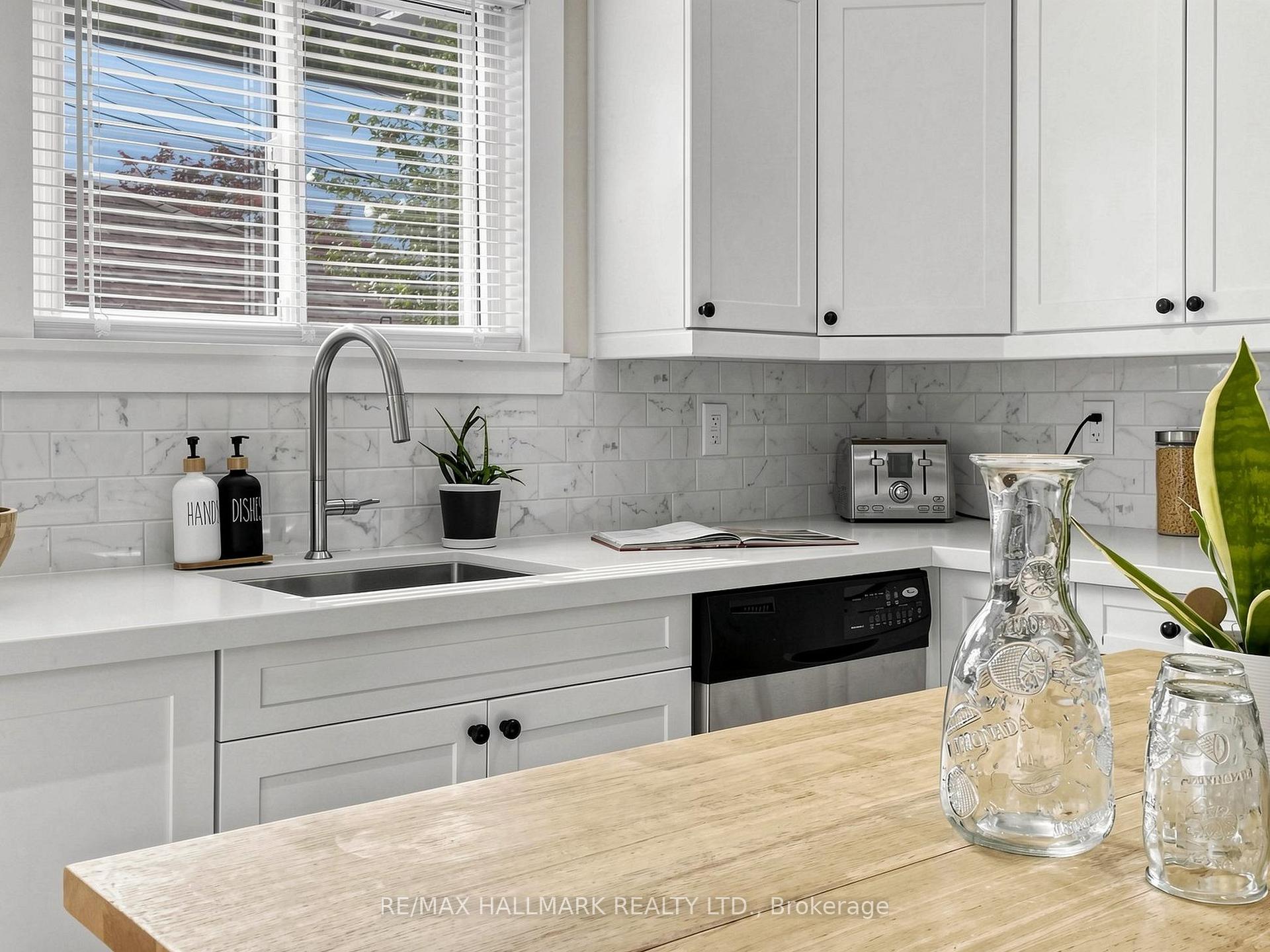 Photo 19 of 108 Knox Avenue, Toronto, Greenwood-Coxwell — HOMEH