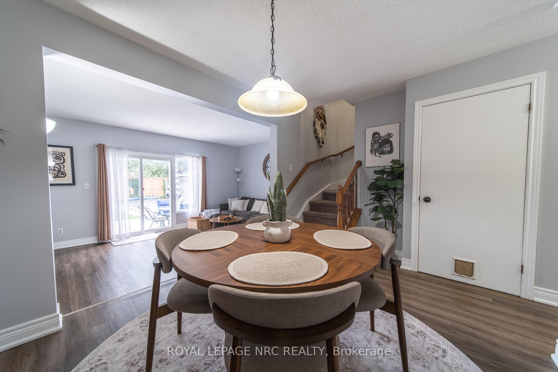 Photo 5 of 6073 Wildrose Crescent, Niagara Falls, Oldfield — HOMEH
