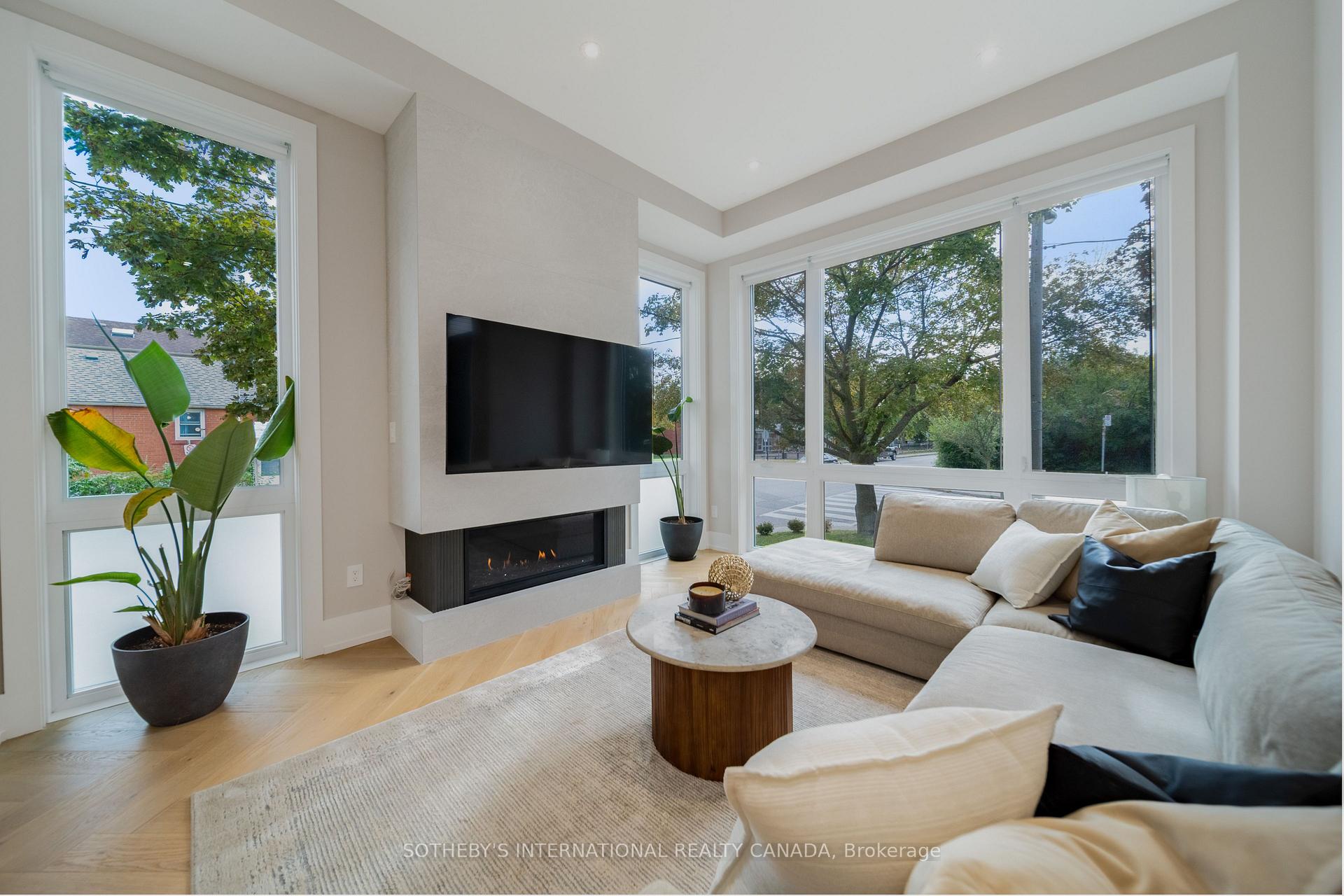 Photo 10 of 171 Durant Avenue, Toronto, East York — HOMEH