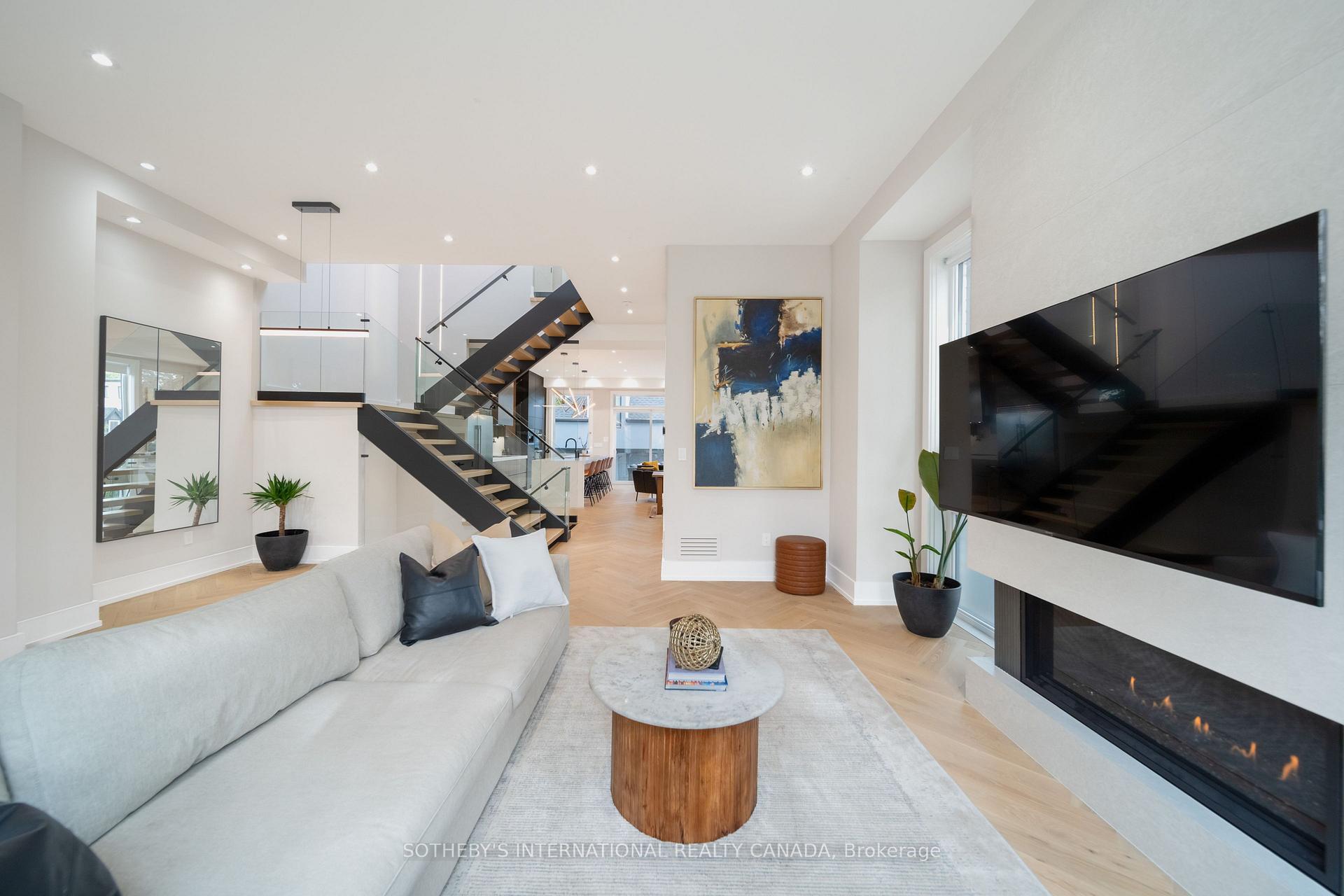 Photo 12 of 171 Durant Avenue, Toronto, East York — HOMEH