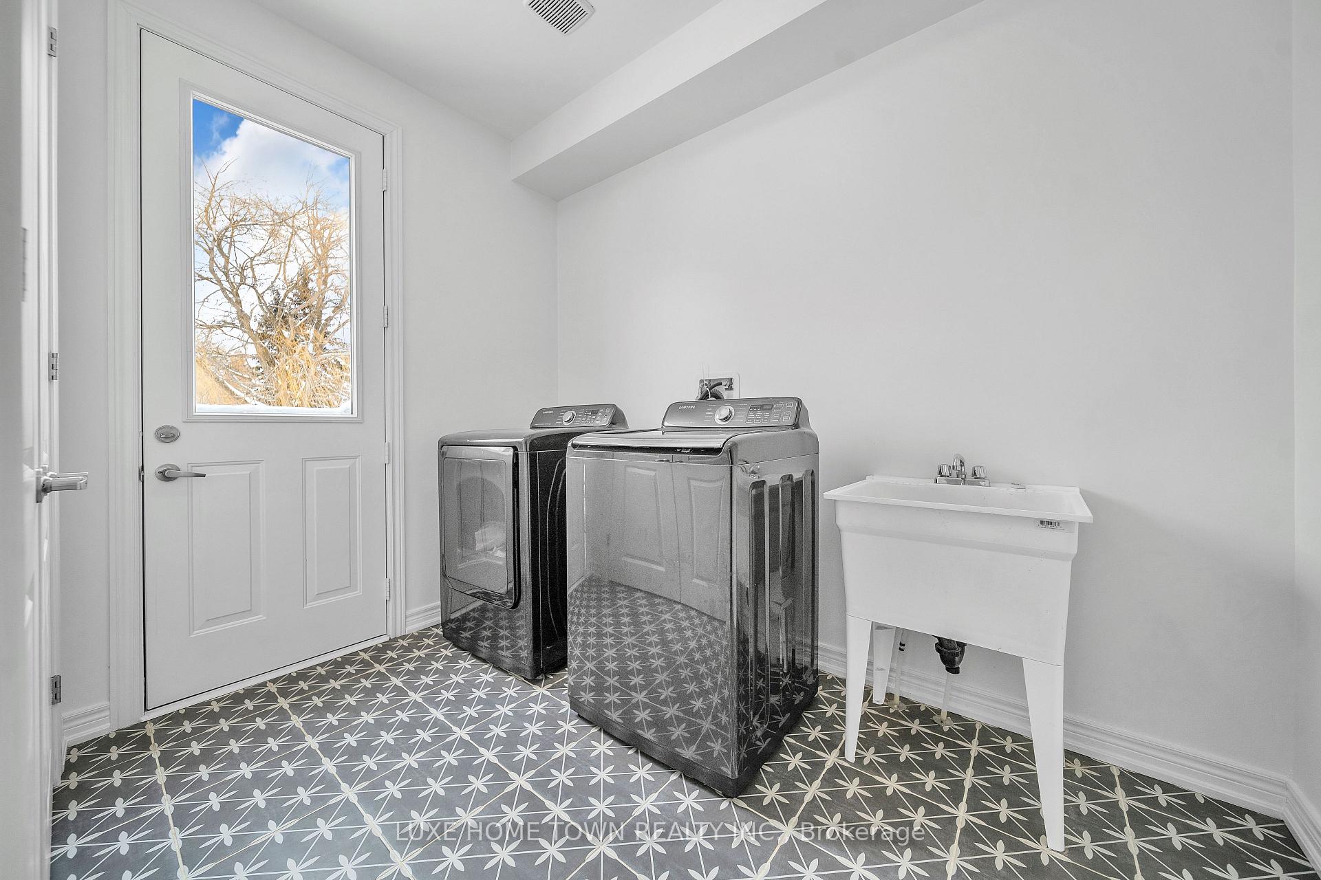 Photo 20 of 136 Harpin Way E, Centre Wellington, Fergus — HOMEH