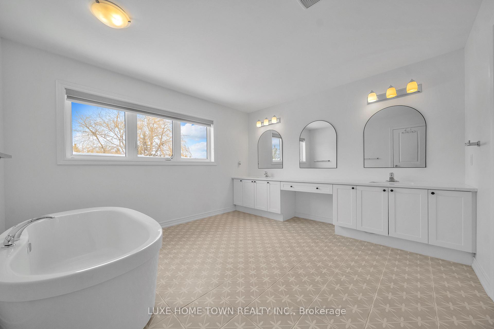 Photo 27 of 136 Harpin Way E, Centre Wellington, Fergus — HOMEH