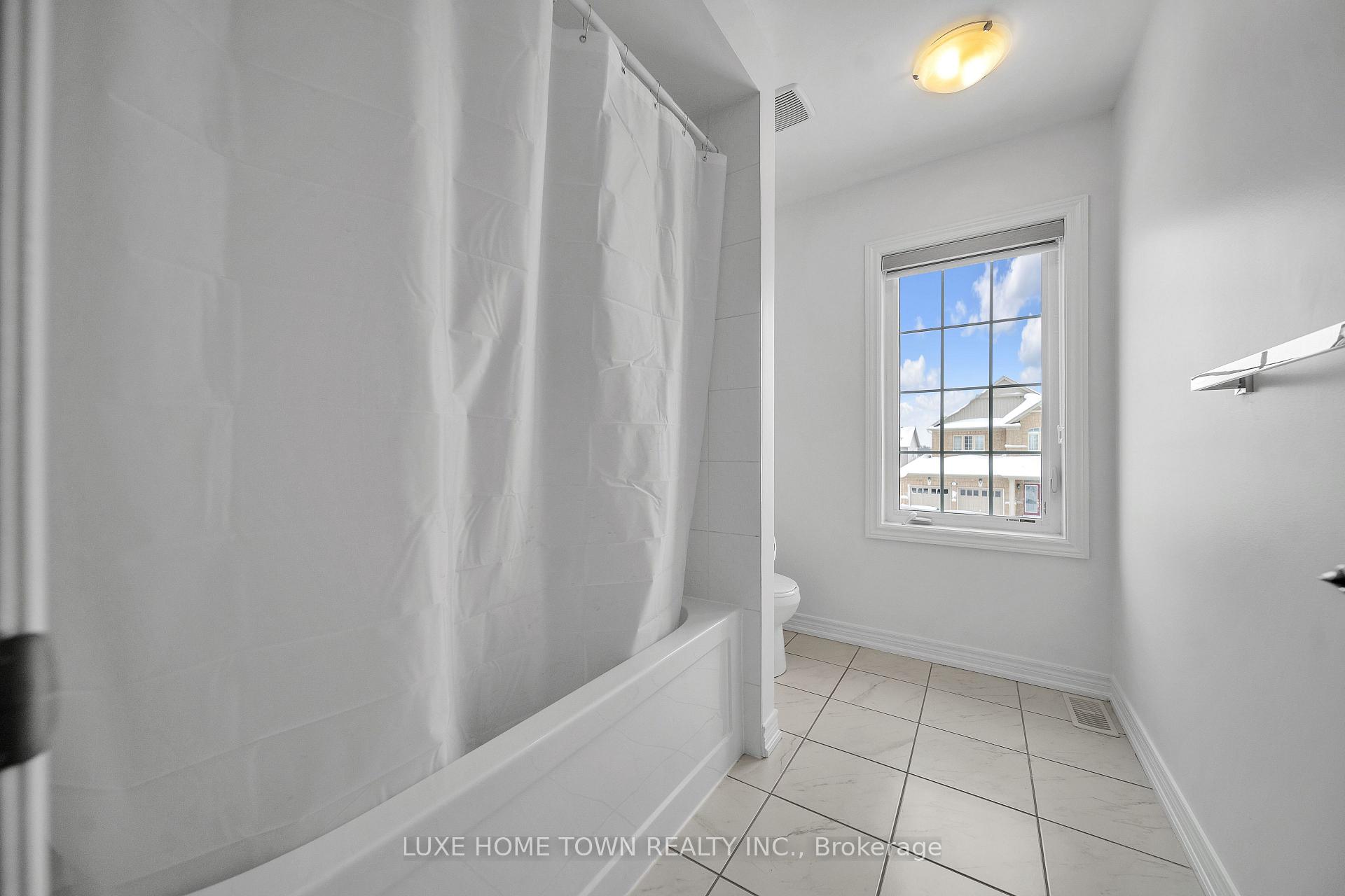Photo 32 of 136 Harpin Way E, Centre Wellington, Fergus — HOMEH