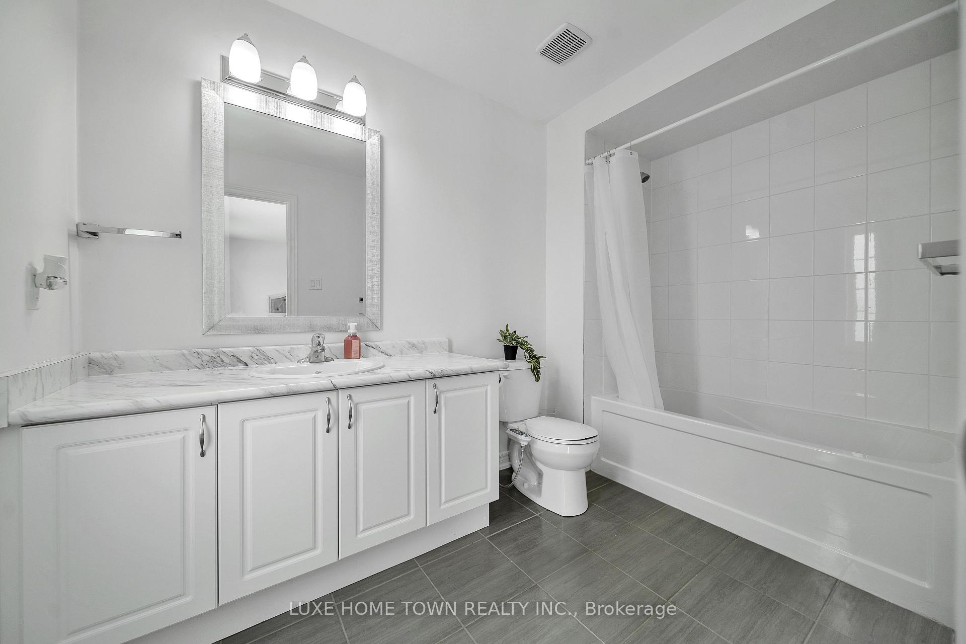 Photo 34 of 136 Harpin Way E, Centre Wellington, Fergus — HOMEH