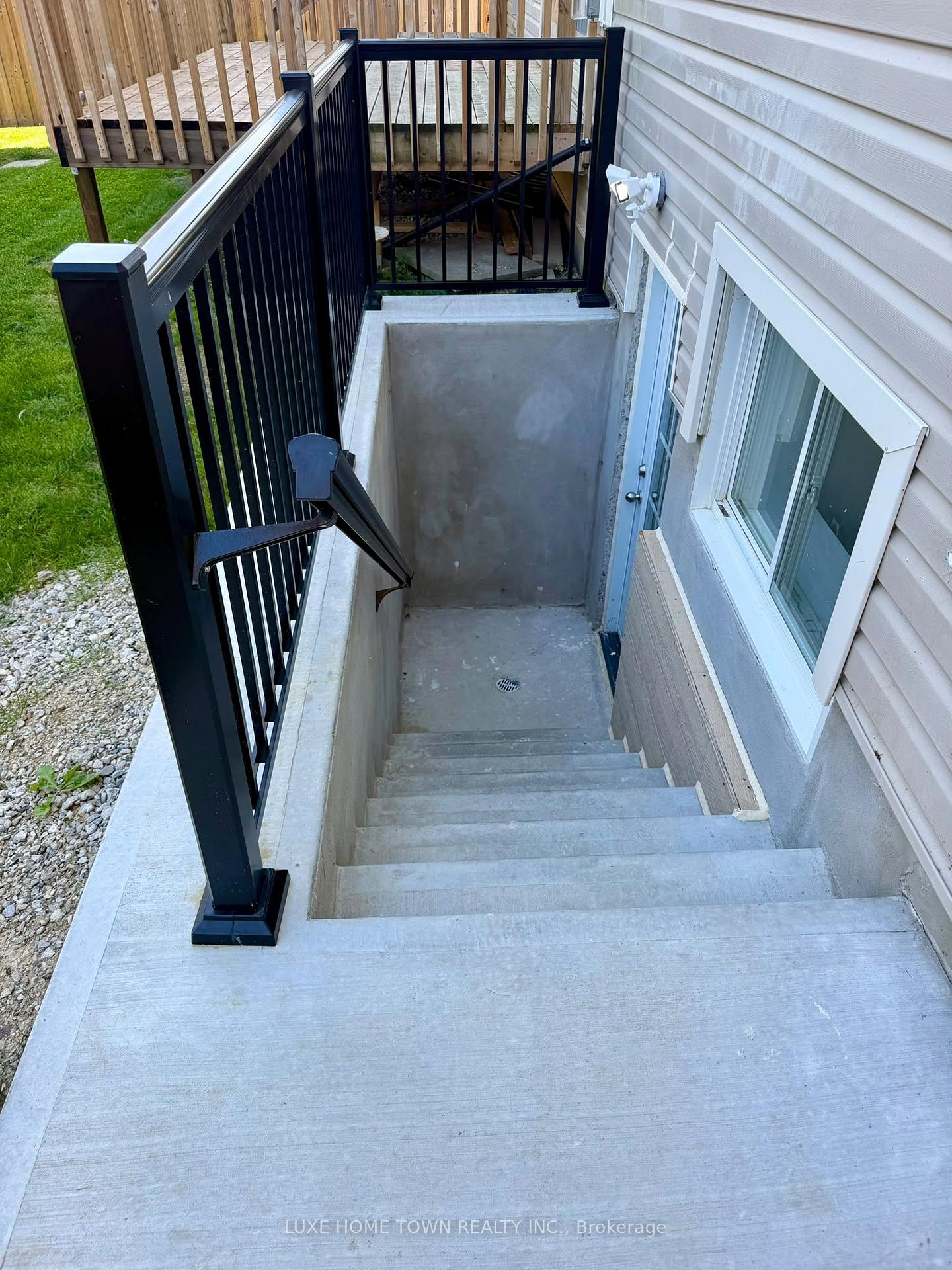 Photo 36 of 136 Harpin Way E, Centre Wellington, Fergus — HOMEH