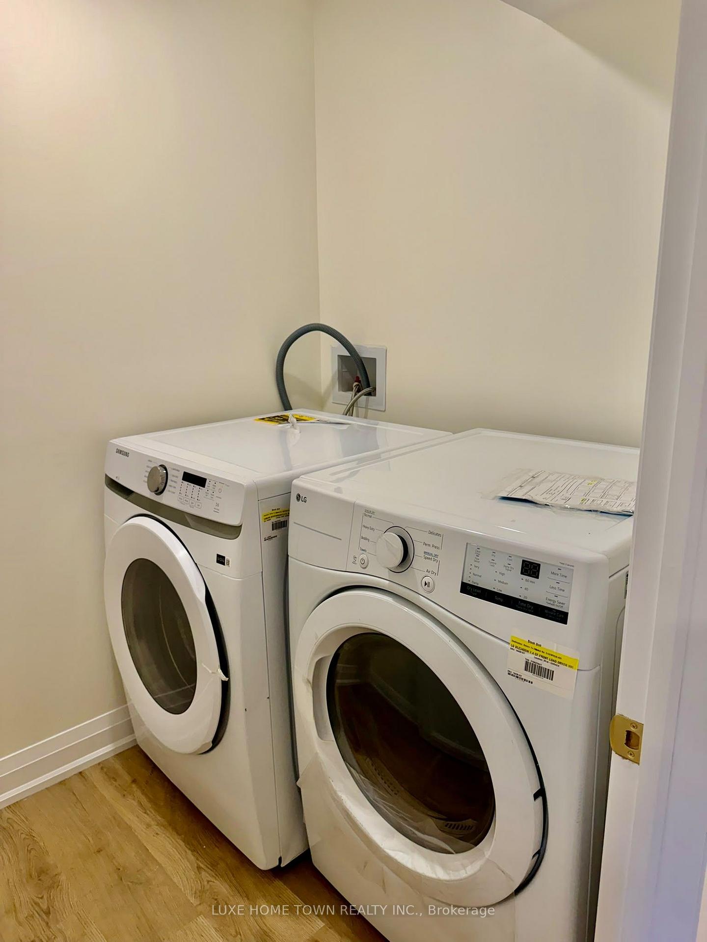 Photo 39 of 136 Harpin Way E, Centre Wellington, Fergus — HOMEH