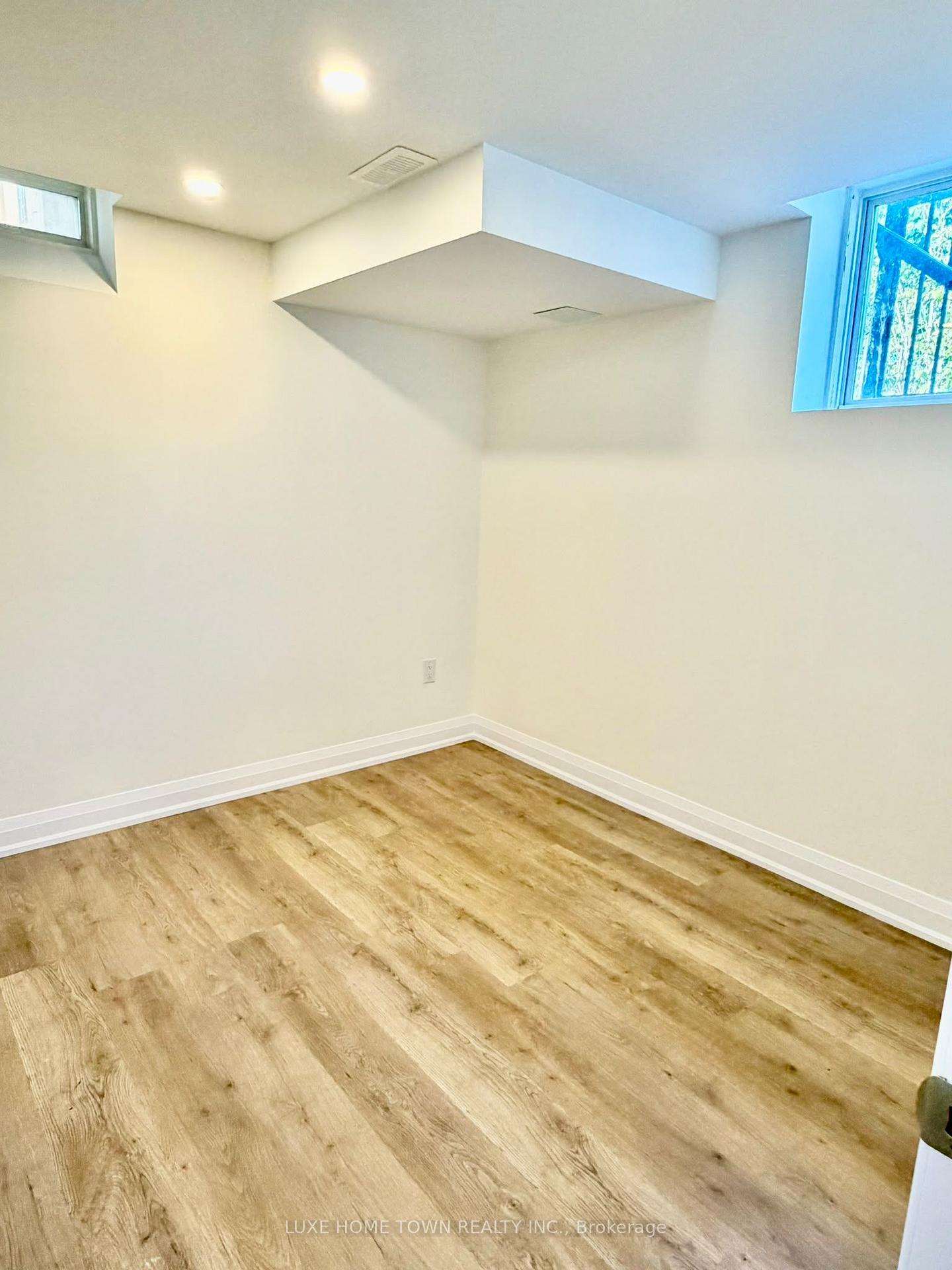 Photo 41 of 136 Harpin Way E, Centre Wellington, Fergus — HOMEH