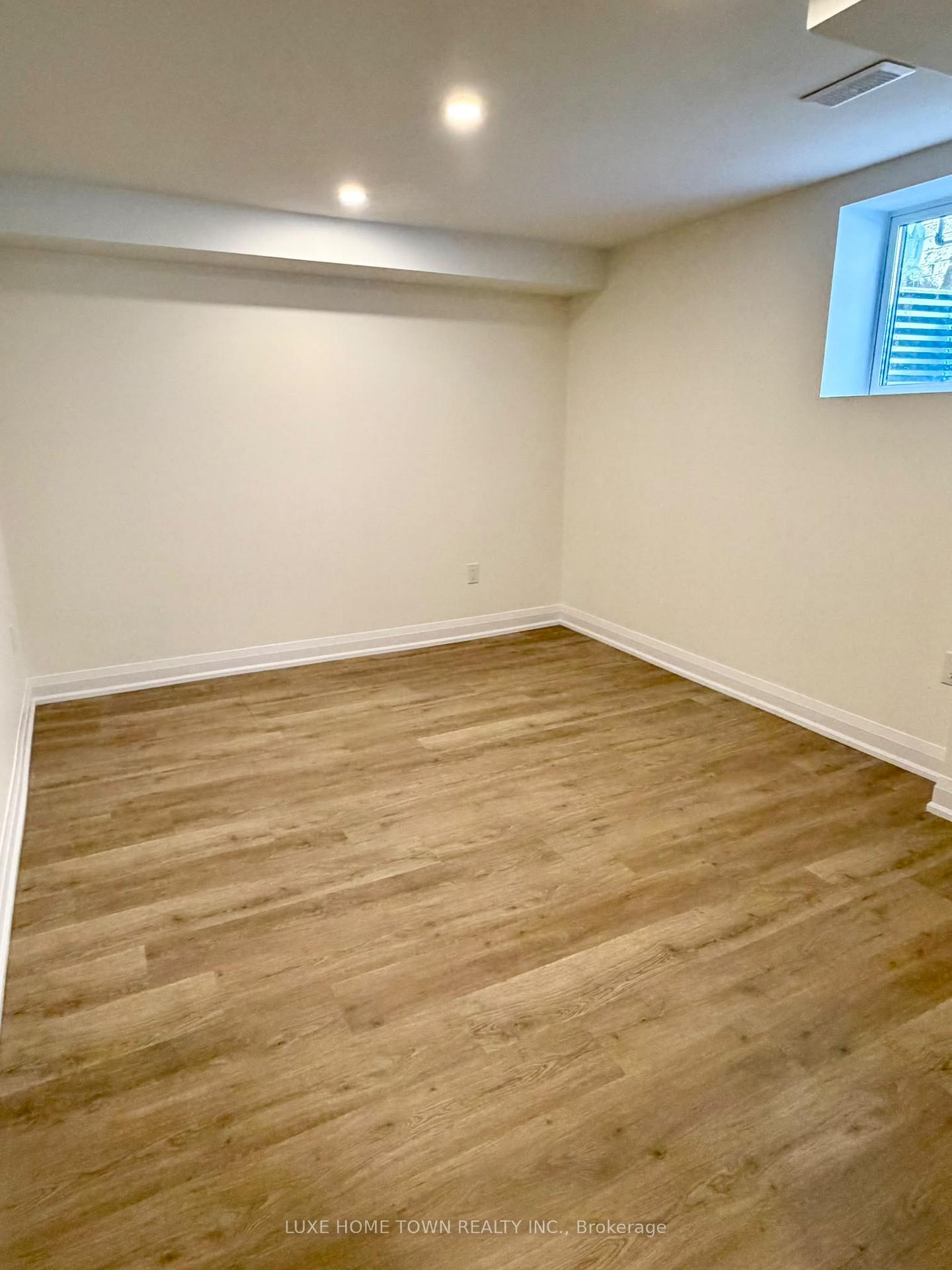 Photo 45 of 136 Harpin Way E, Centre Wellington, Fergus — HOMEH