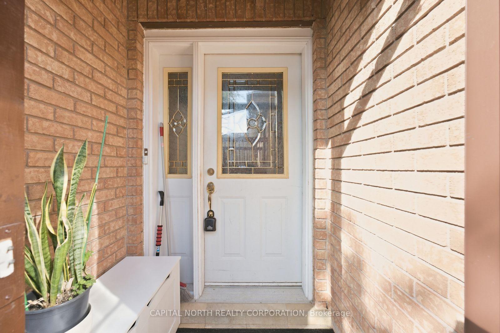 Photo 4 of Unit 3, 211 Epsom Downs Drive, North York, Downsview-Roding-CFB — HOMEH