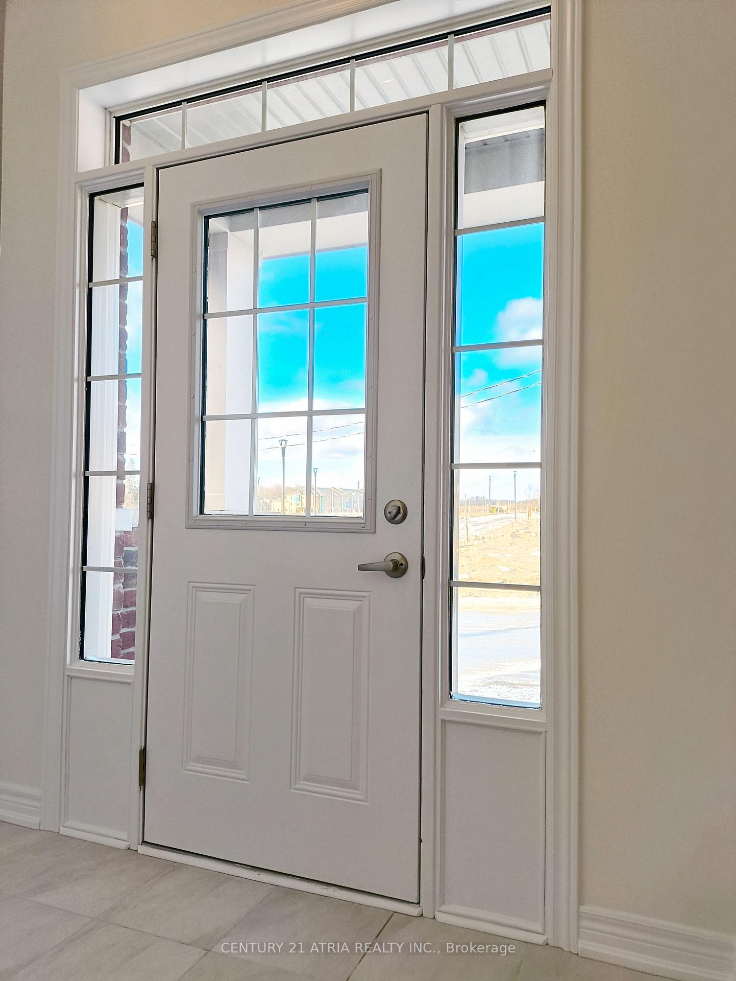 Photo 4 of 913 Elizabeth Mckenzie Drive, Pickering, Rural Pickering — HOMEH