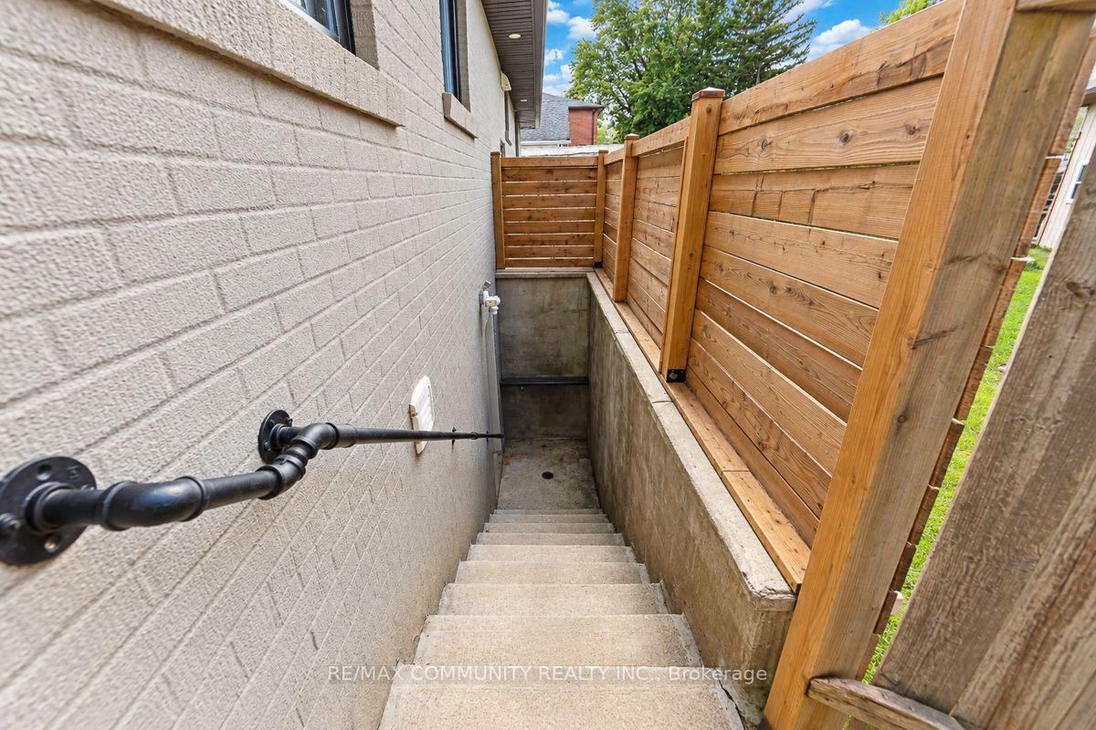 Photo 3 of Unit Bsmt, 52 Maple Avenue, Halton Hills, Georgetown — HOMEH