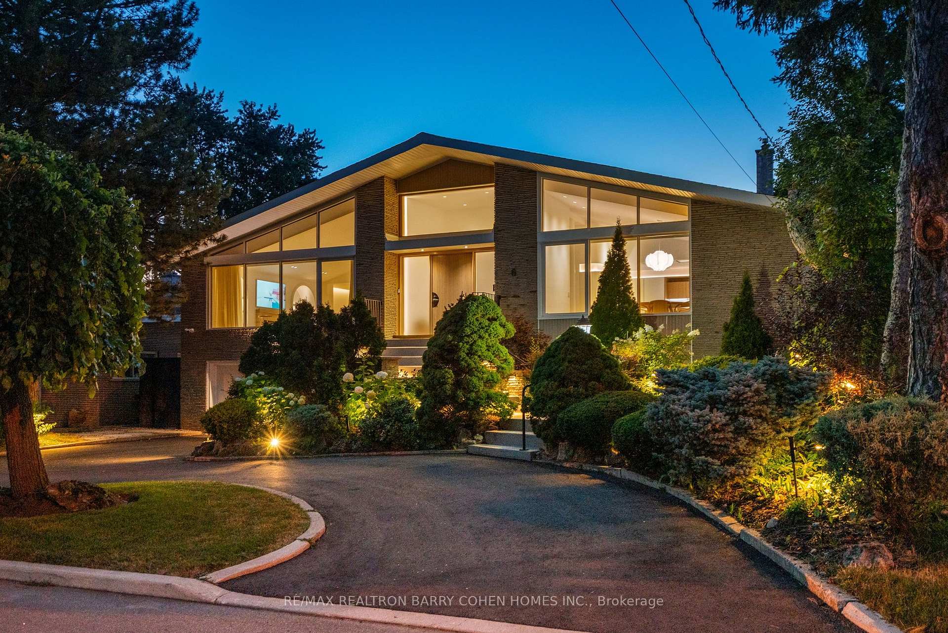 Photo 2 of 6 Denmark Crescent, North York, Westminster-Branson — HOMEH