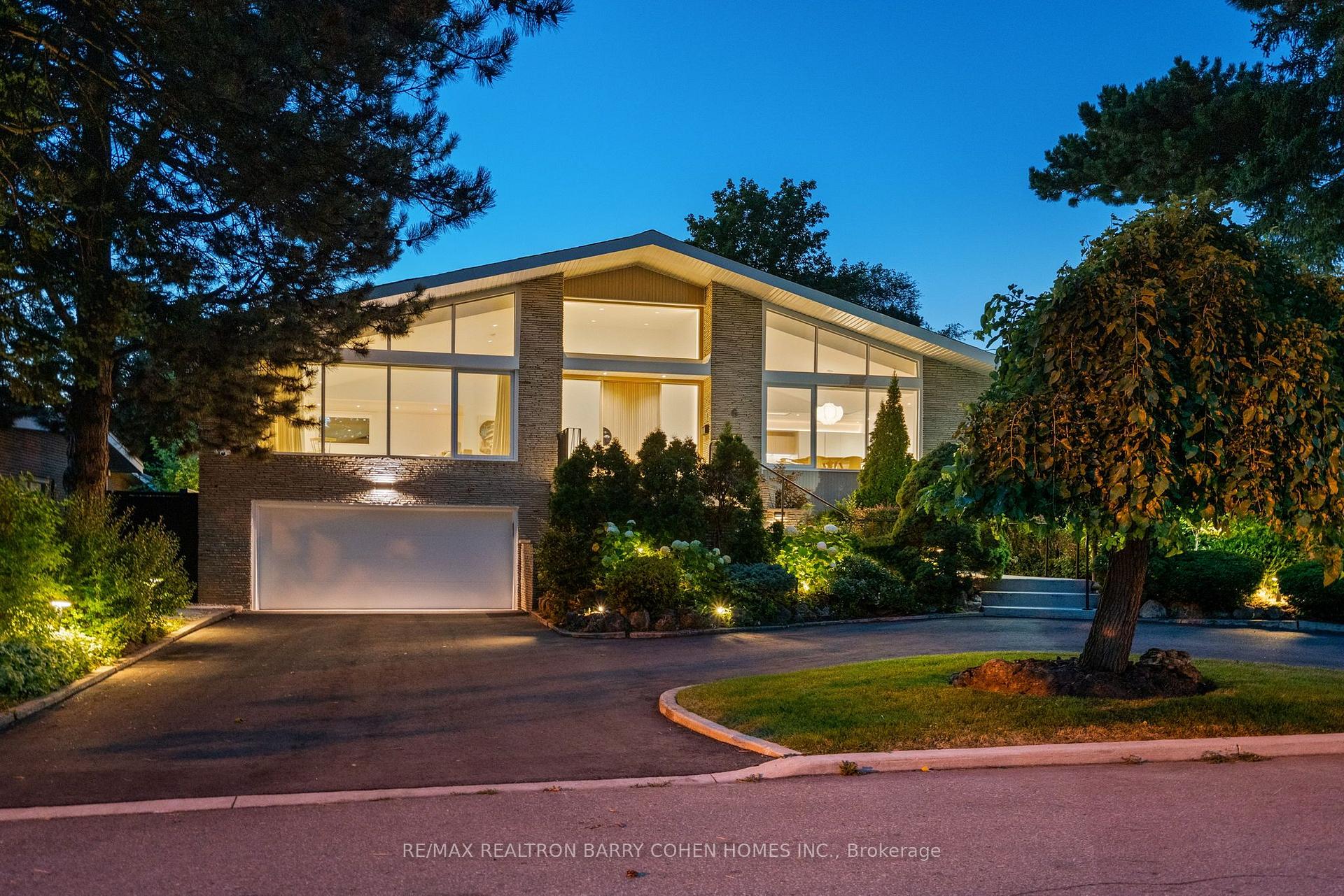 Photo 3 of 6 Denmark Crescent, North York, Westminster-Branson — HOMEH
