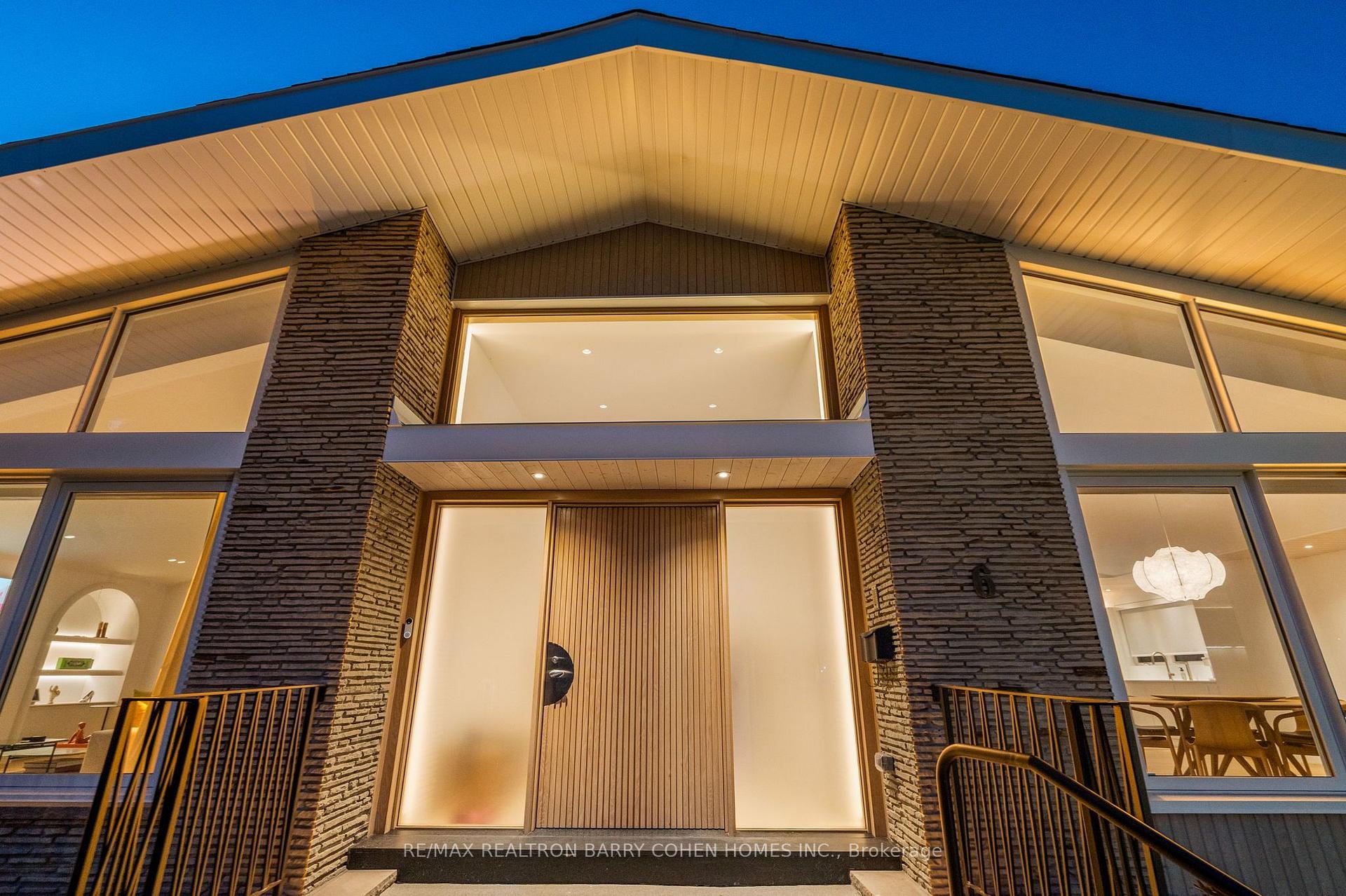Photo 4 of 6 Denmark Crescent, North York, Westminster-Branson — HOMEH