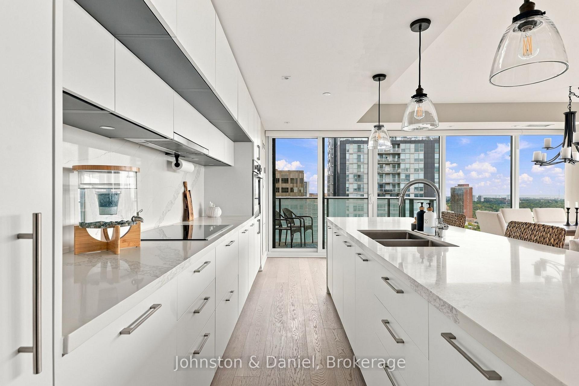 Photo 3 of Unit 2010, 99 Foxbar Road, Toronto, Yonge-St. Clair — HOMEH