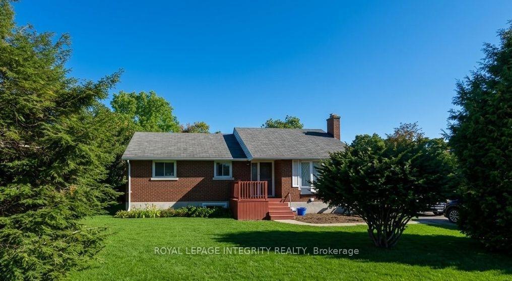 Photo of 176 Oakridge Boulevard