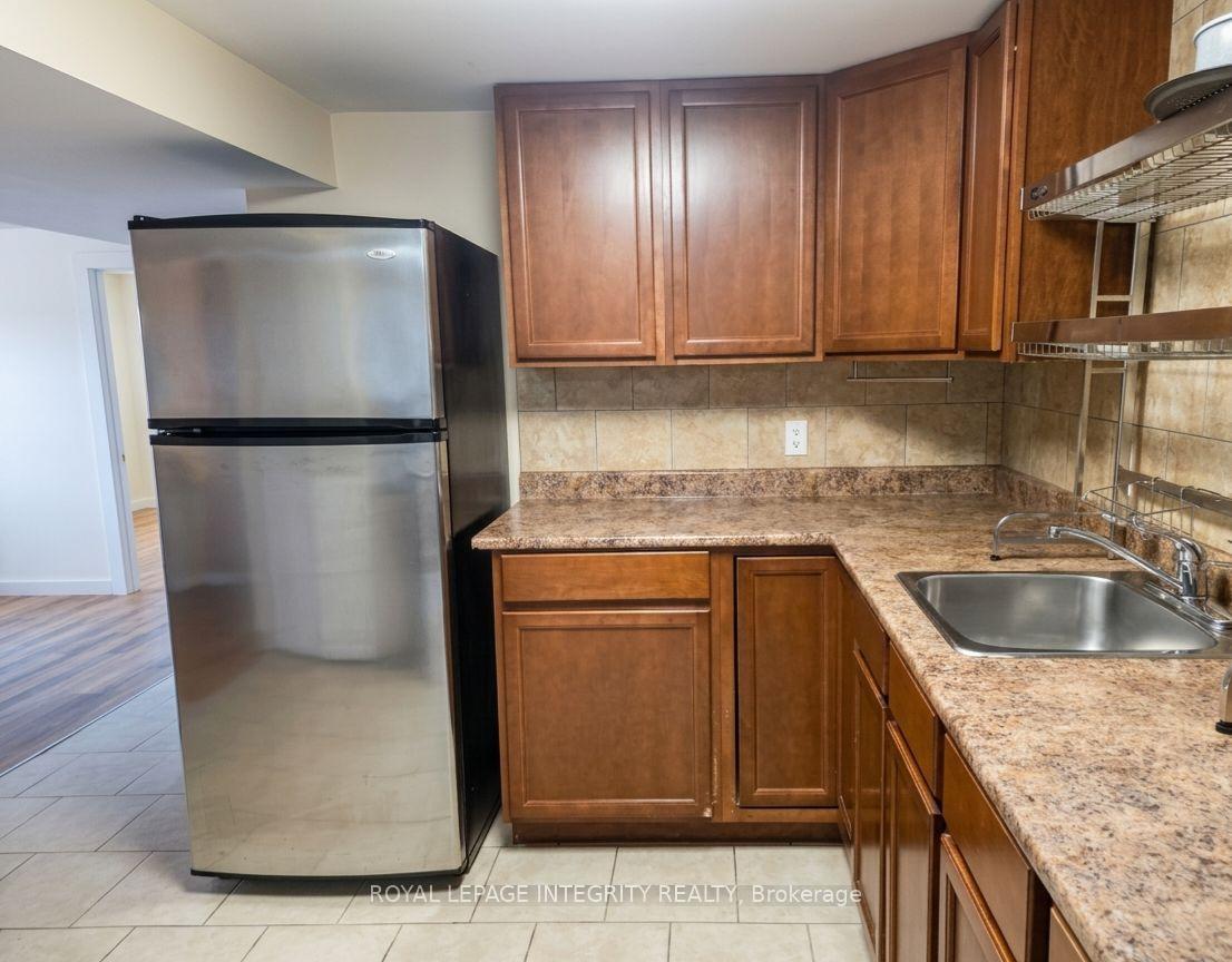 Photo 9 of 176 Oakridge Boulevard, Ottawa, Meadowlands/Crestview — HOMEH