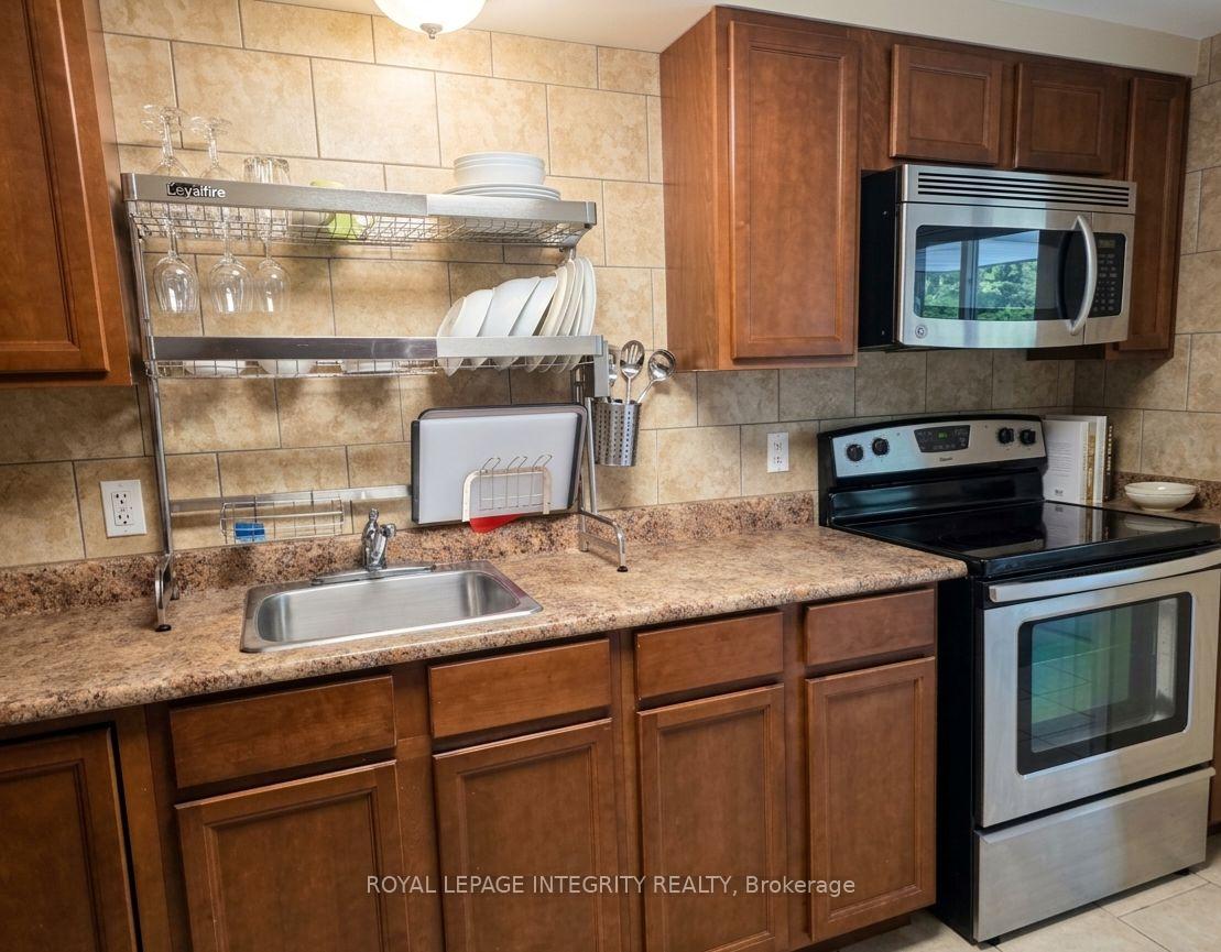 Photo 10 of 176 Oakridge Boulevard, Ottawa, Meadowlands/Crestview — HOMEH
