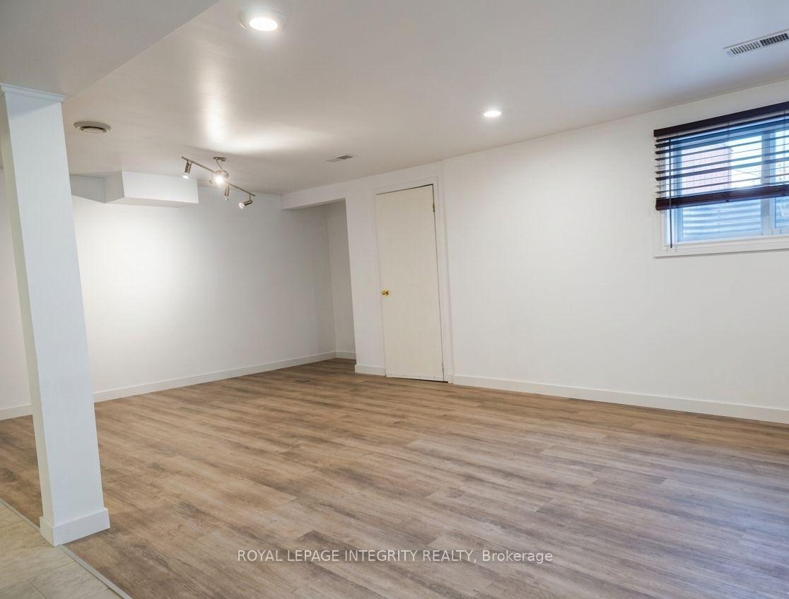 Photo 13 of 176 Oakridge Boulevard, Ottawa, Meadowlands/Crestview — HOMEH