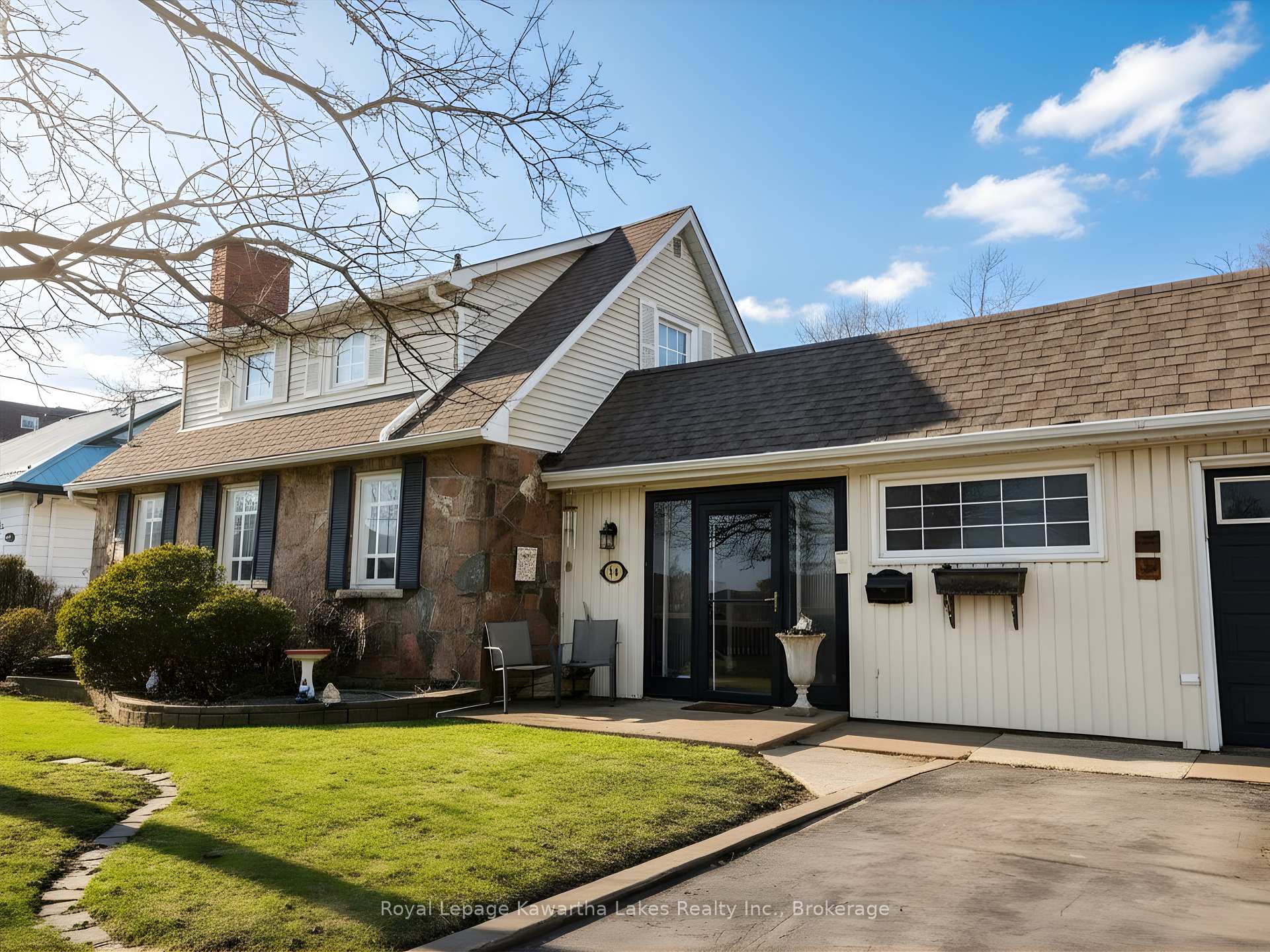 Photo of 114 Colborne Street W