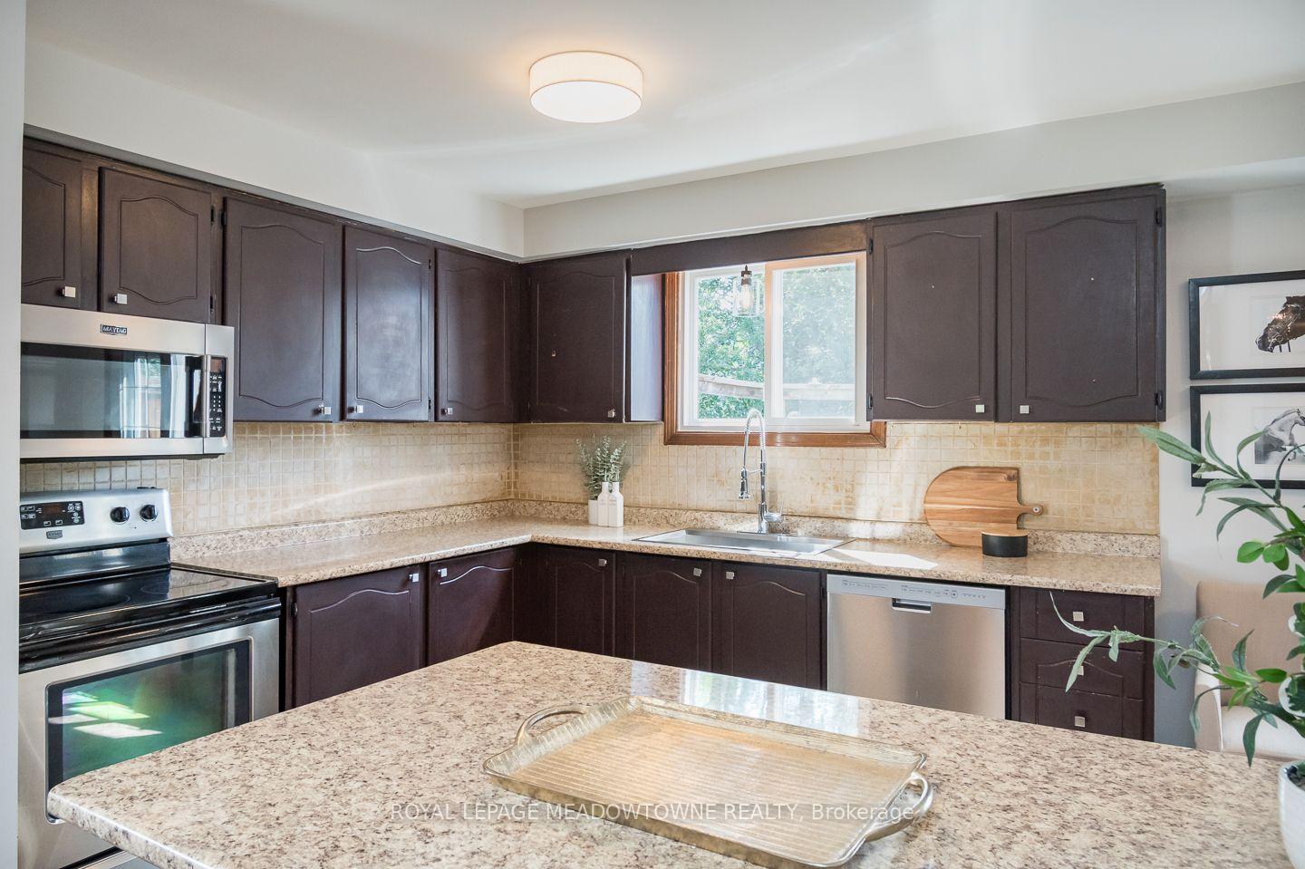 Photo 11 of 584 Hayward Crescent, Milton, Timberlea — HOMEH