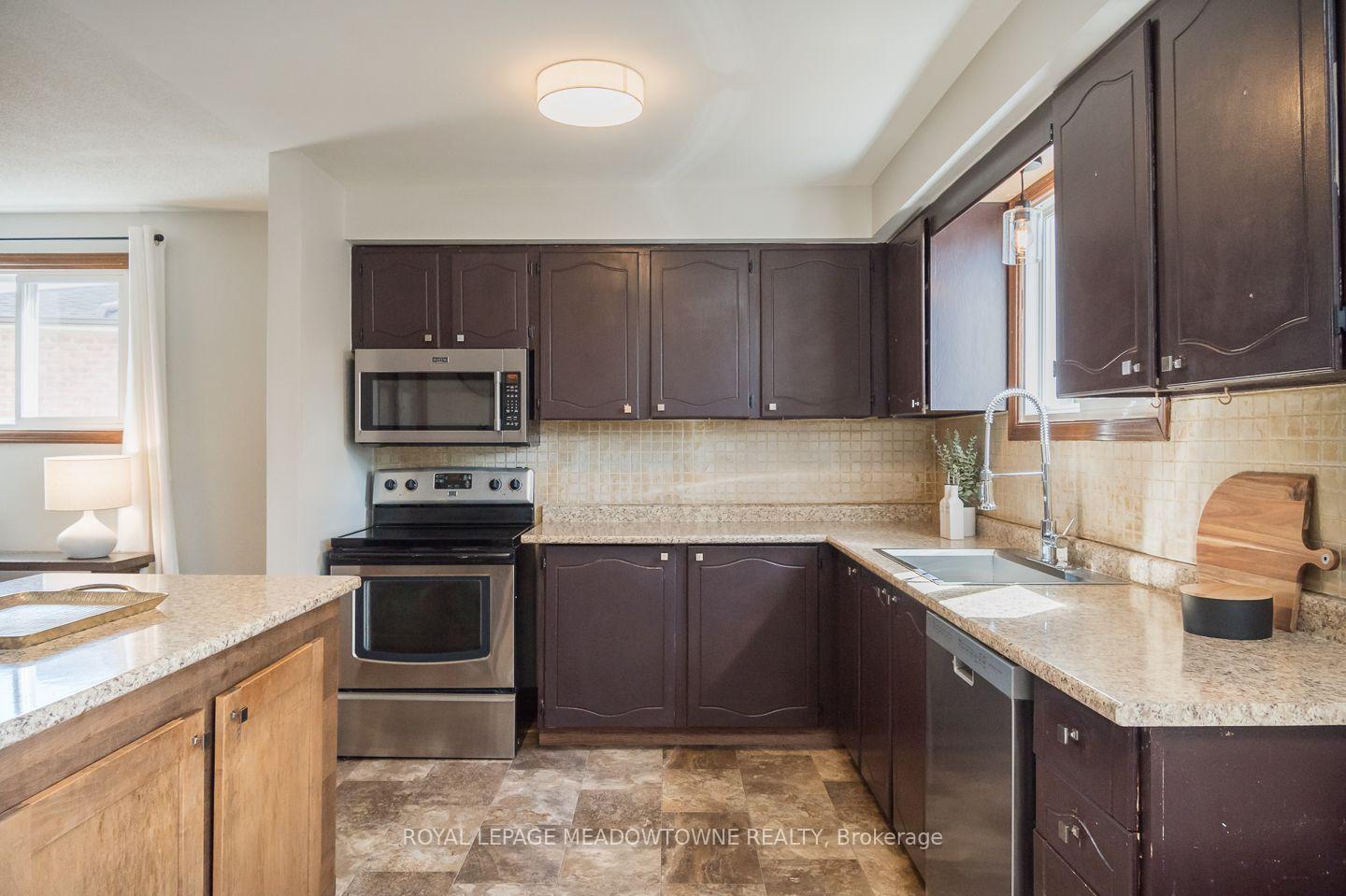 Photo 12 of 584 Hayward Crescent, Milton, Timberlea — HOMEH
