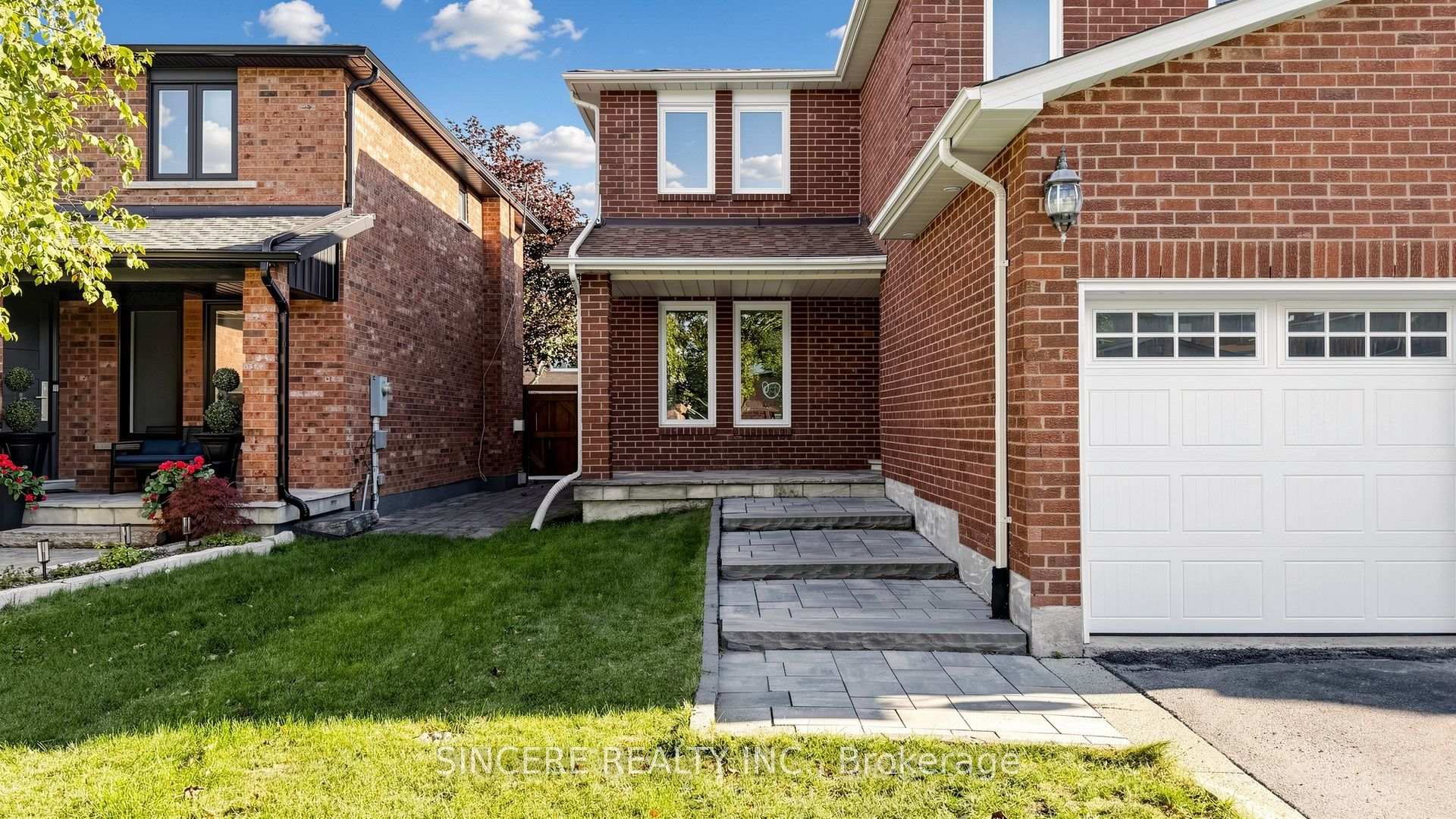 Photo 2 of 25 Ridgefield Crescent, Vaughan, Maple — HOMEH