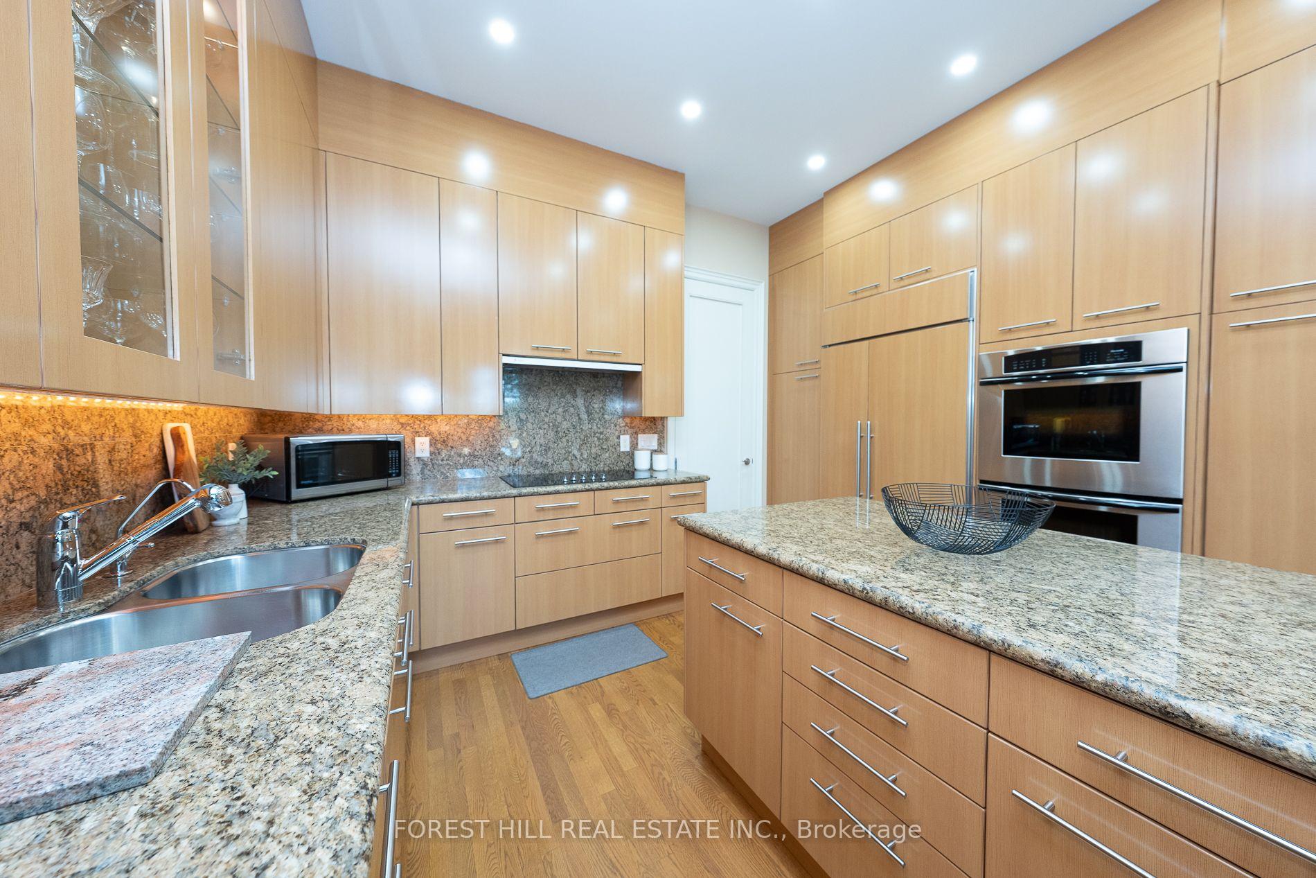 Photo 9 of Unit 303, 1 Post Road, North York, Bridle Path-Sunnybrook-York Mills — HOMEH