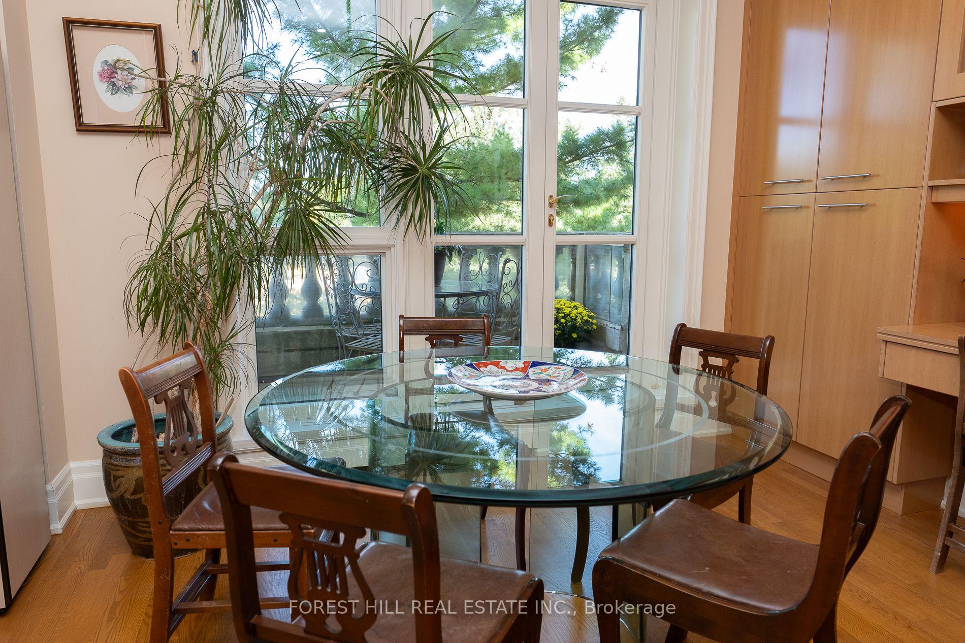 Photo 10 of Unit 303, 1 Post Road, North York, Bridle Path-Sunnybrook-York Mills — HOMEH