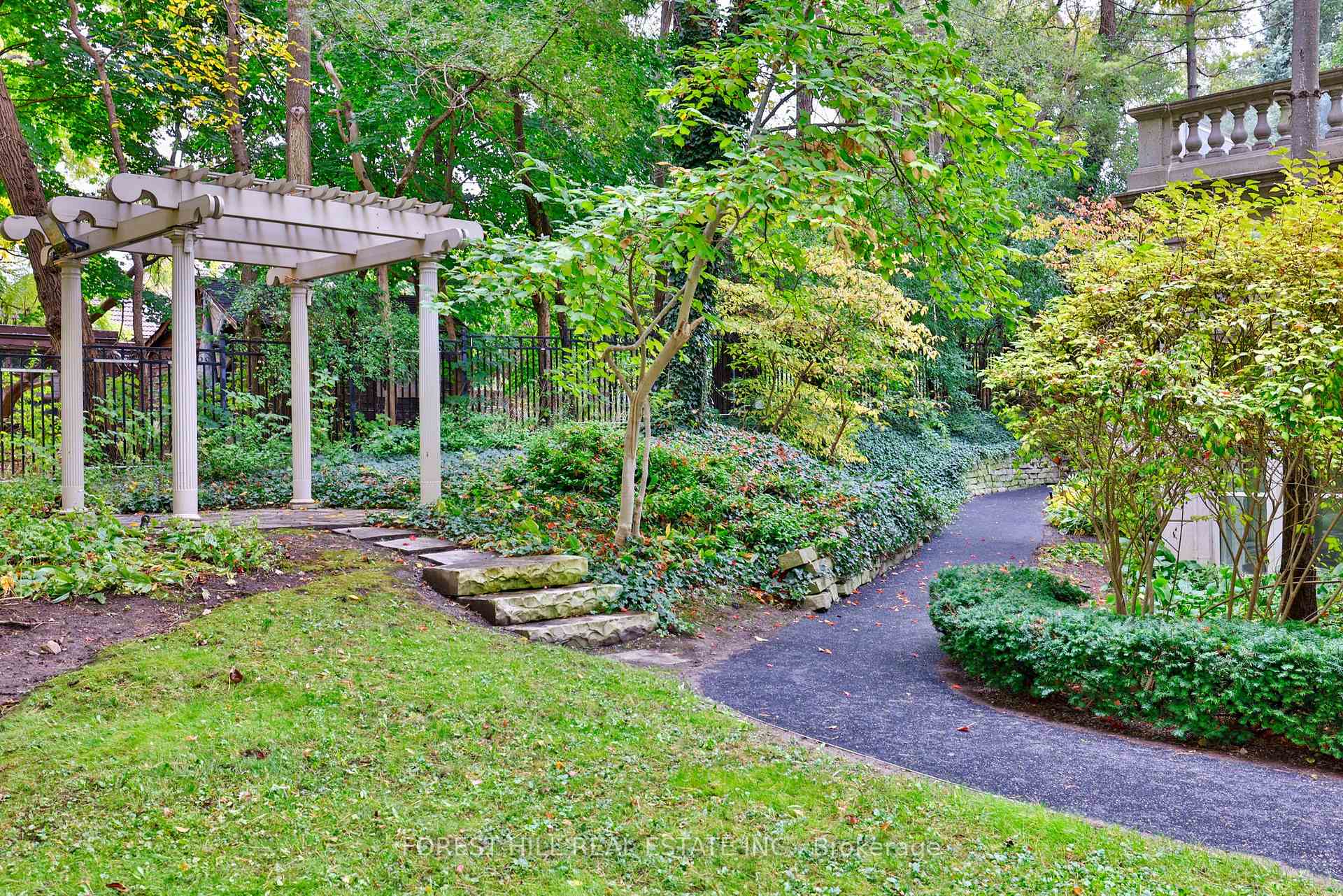 Photo 32 of Unit 303, 1 Post Road, North York, Bridle Path-Sunnybrook-York Mills — HOMEH