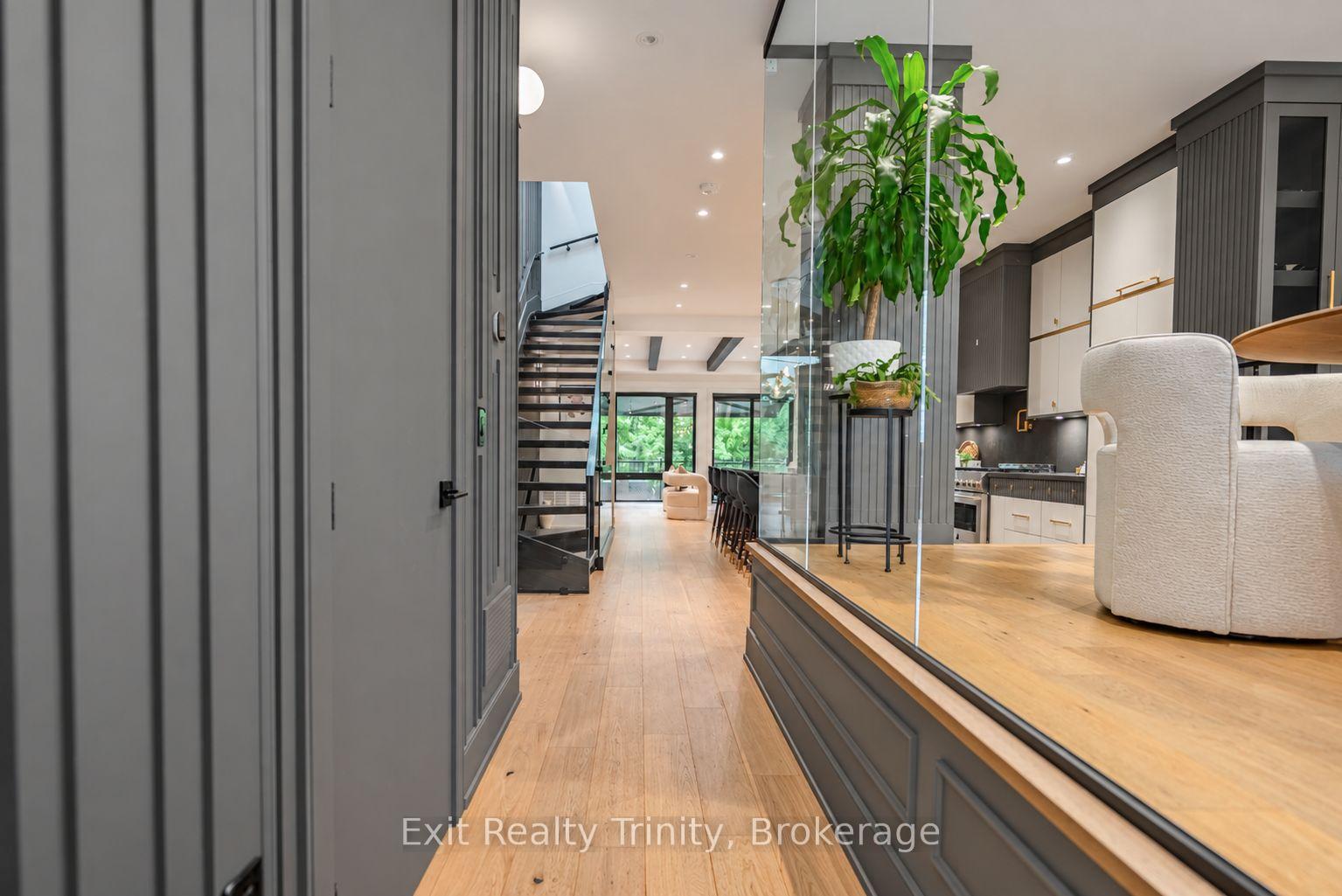 Photo 4 of 152 Sheldon Avenue, Etobicoke, Alderwood — HOMEH