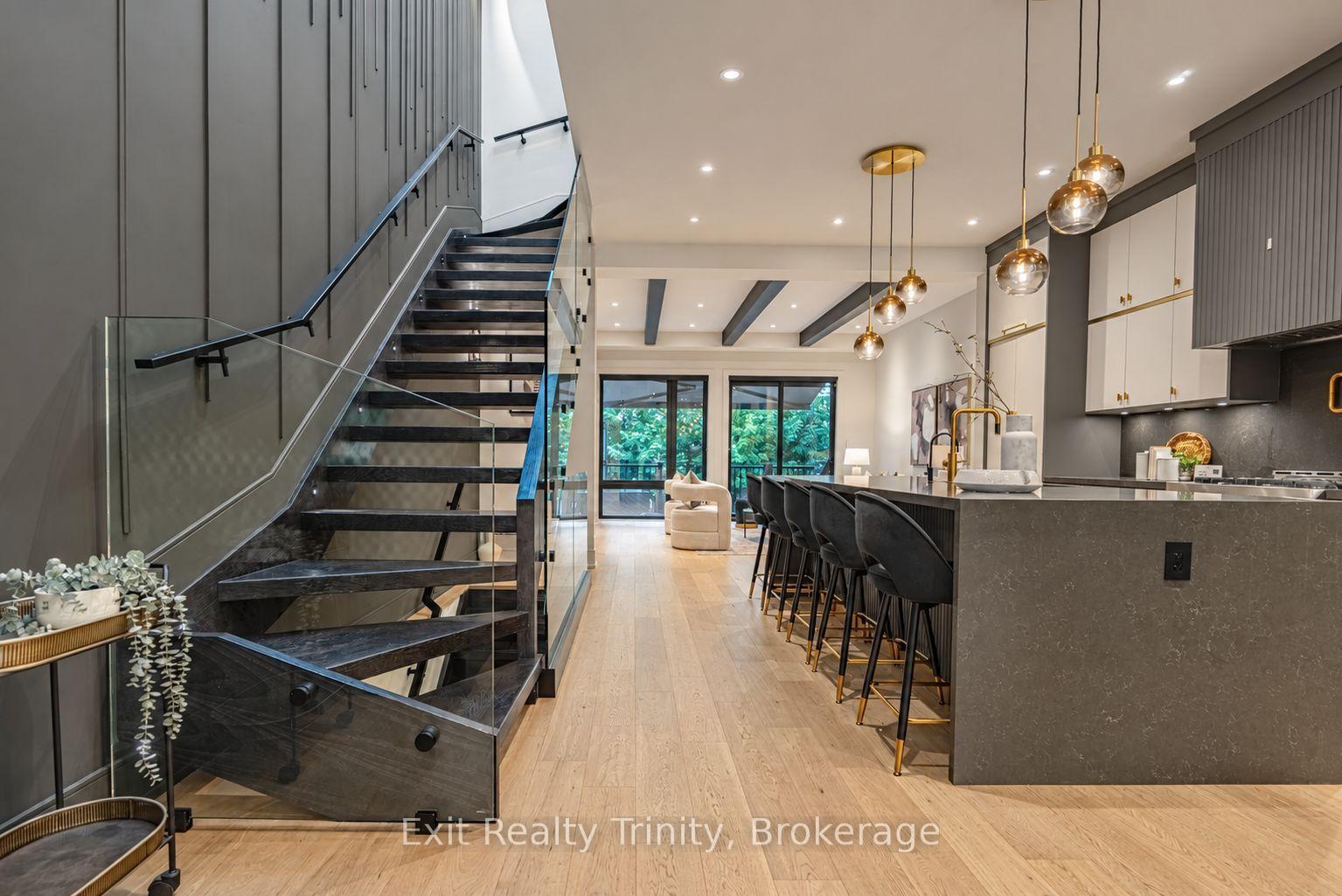 Photo 6 of 152 Sheldon Avenue, Etobicoke, Alderwood — HOMEH