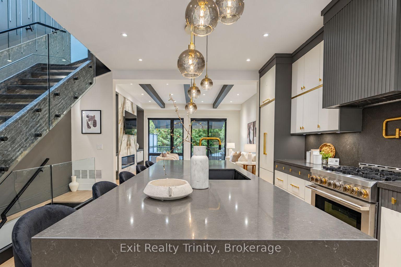 Photo 8 of 152 Sheldon Avenue, Etobicoke, Alderwood — HOMEH