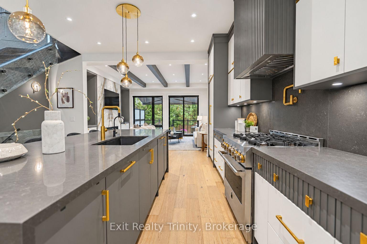 Photo 16 of 152 Sheldon Avenue, Etobicoke, Alderwood — HOMEH