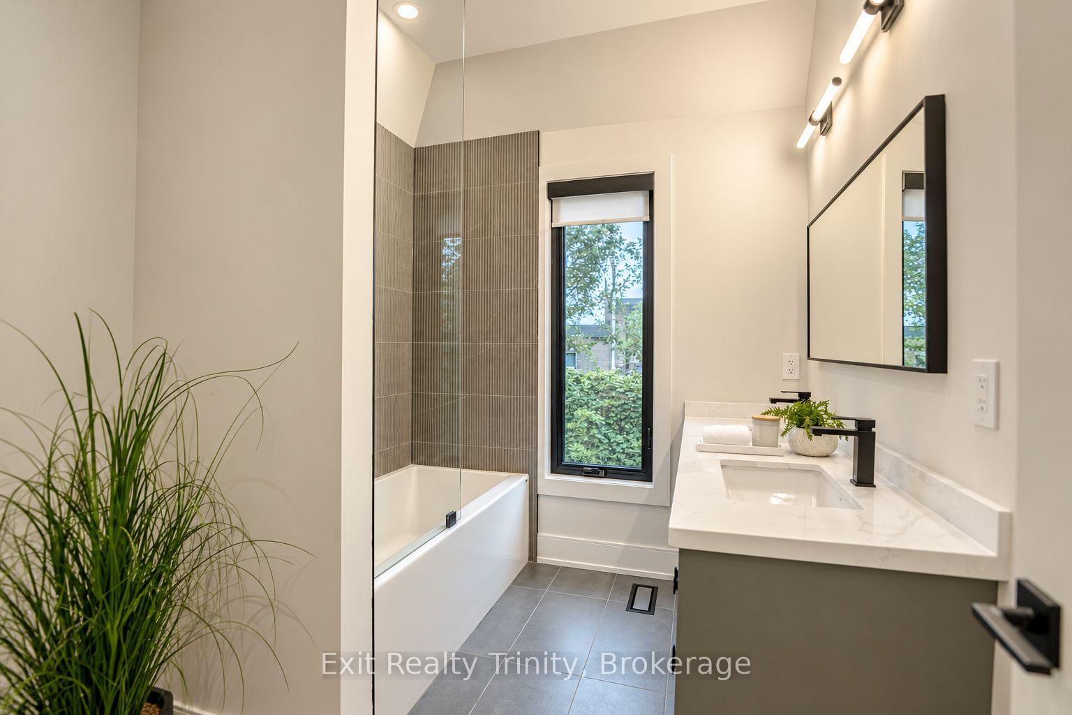 Photo 26 of 152 Sheldon Avenue, Etobicoke, Alderwood — HOMEH