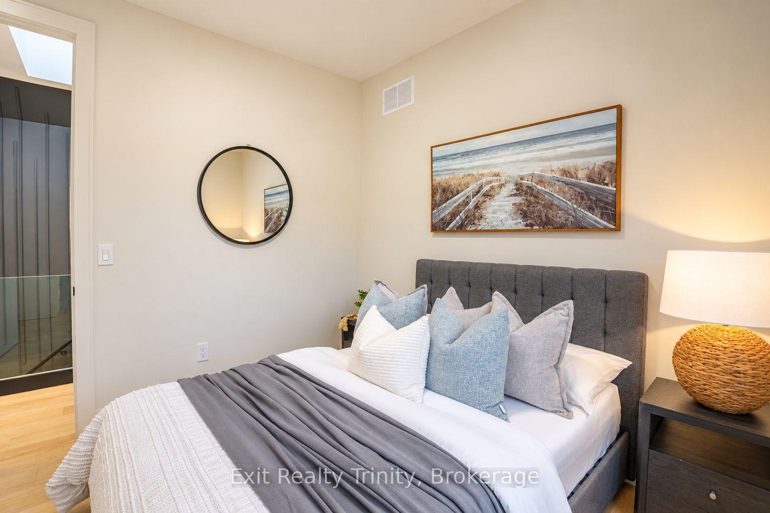 Photo 29 of 152 Sheldon Avenue, Etobicoke, Alderwood — HOMEH