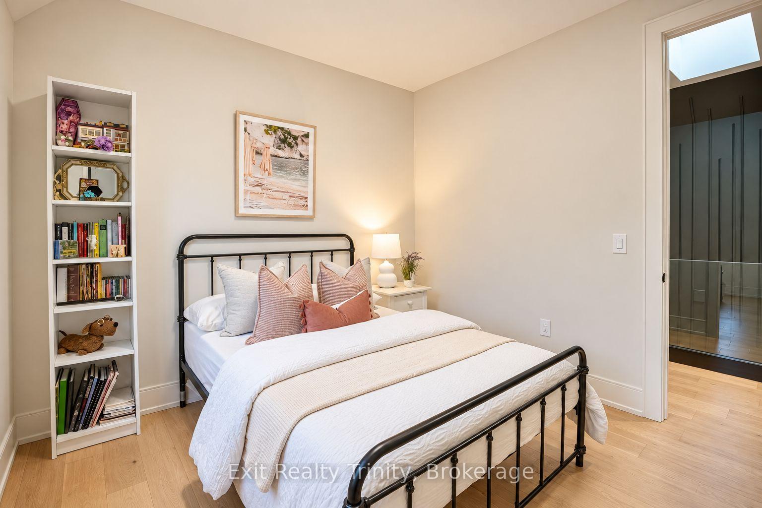 Photo 32 of 152 Sheldon Avenue, Etobicoke, Alderwood — HOMEH